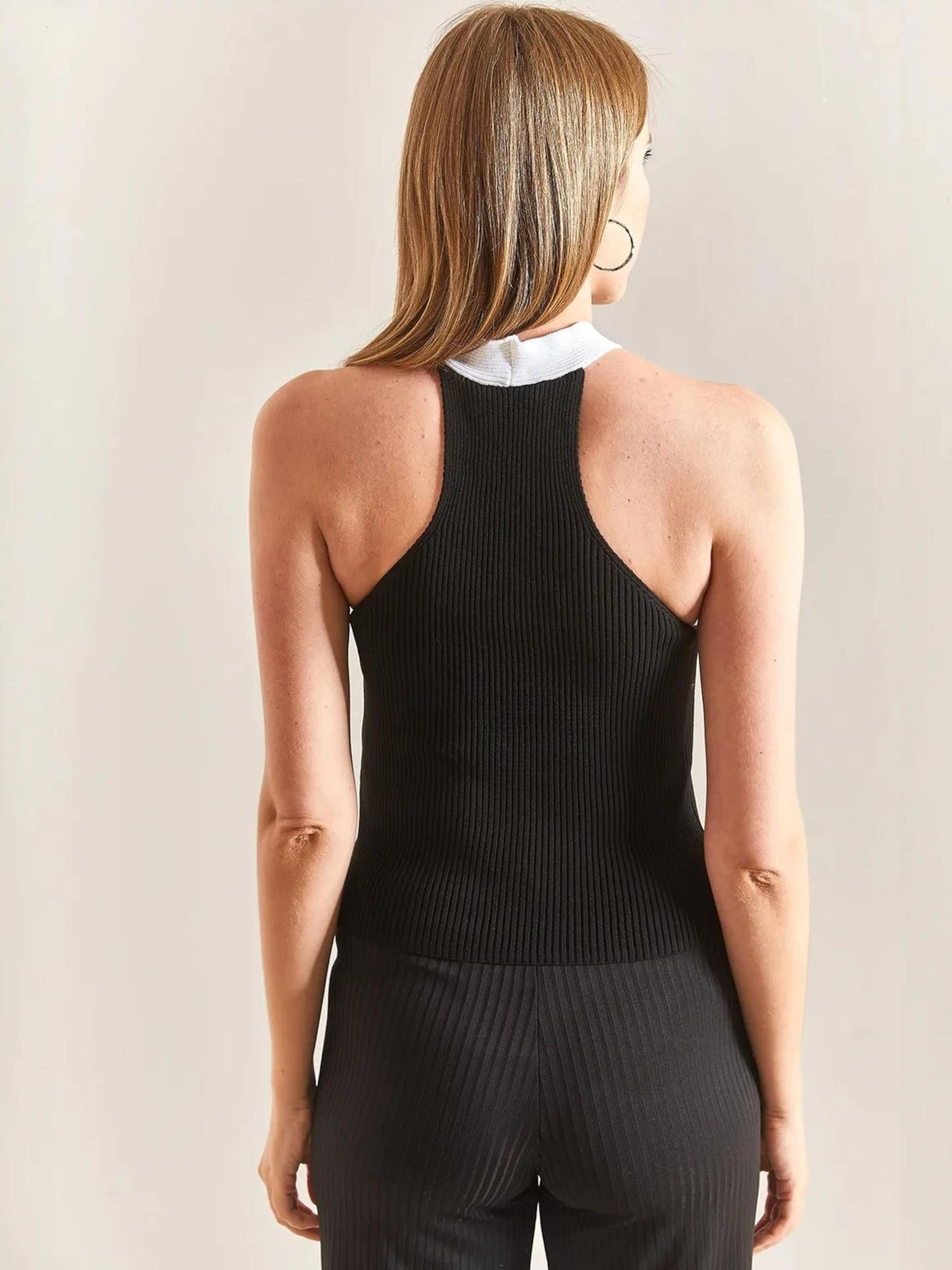 Bianco Lucci Вязаный топ черного цвета
Bianco Lucci Вязаный топ черного цвета