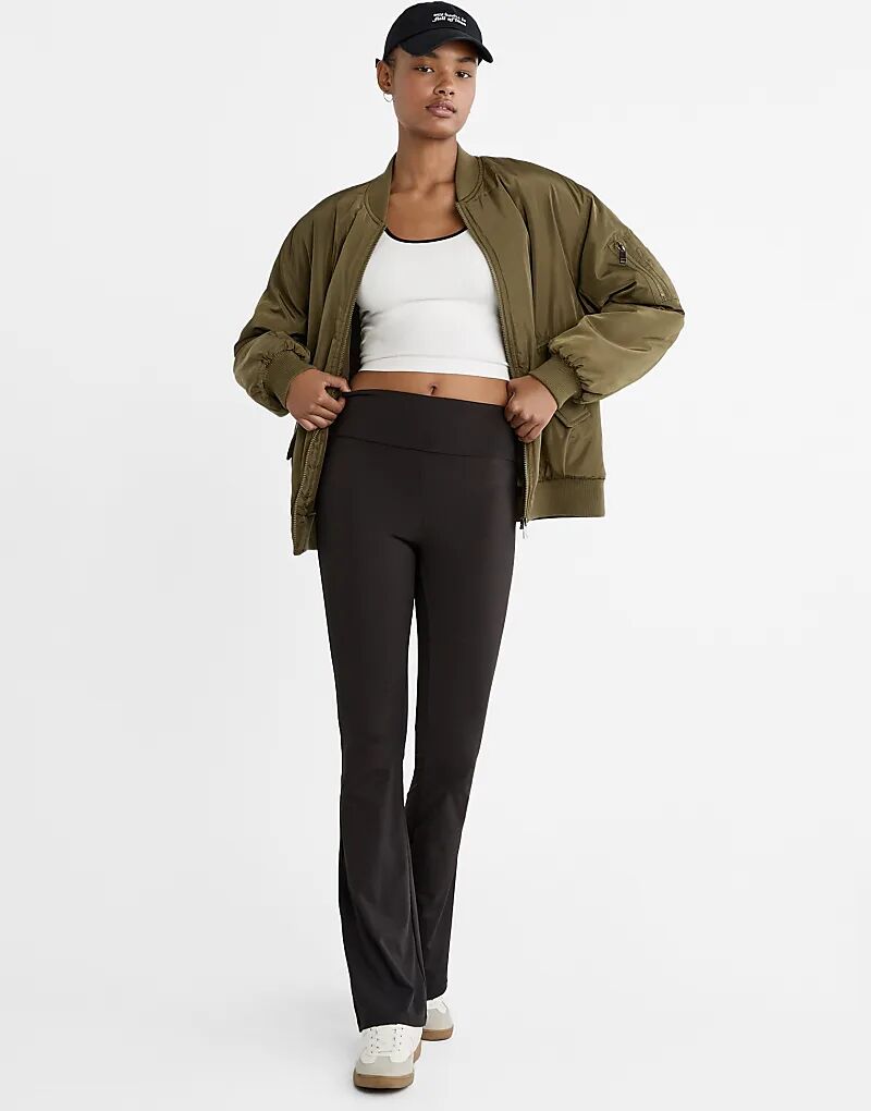 Расклешенные леггинсы Stradivarius черного цвета
Расклешенные леггинсы Stradivarius черного цвета