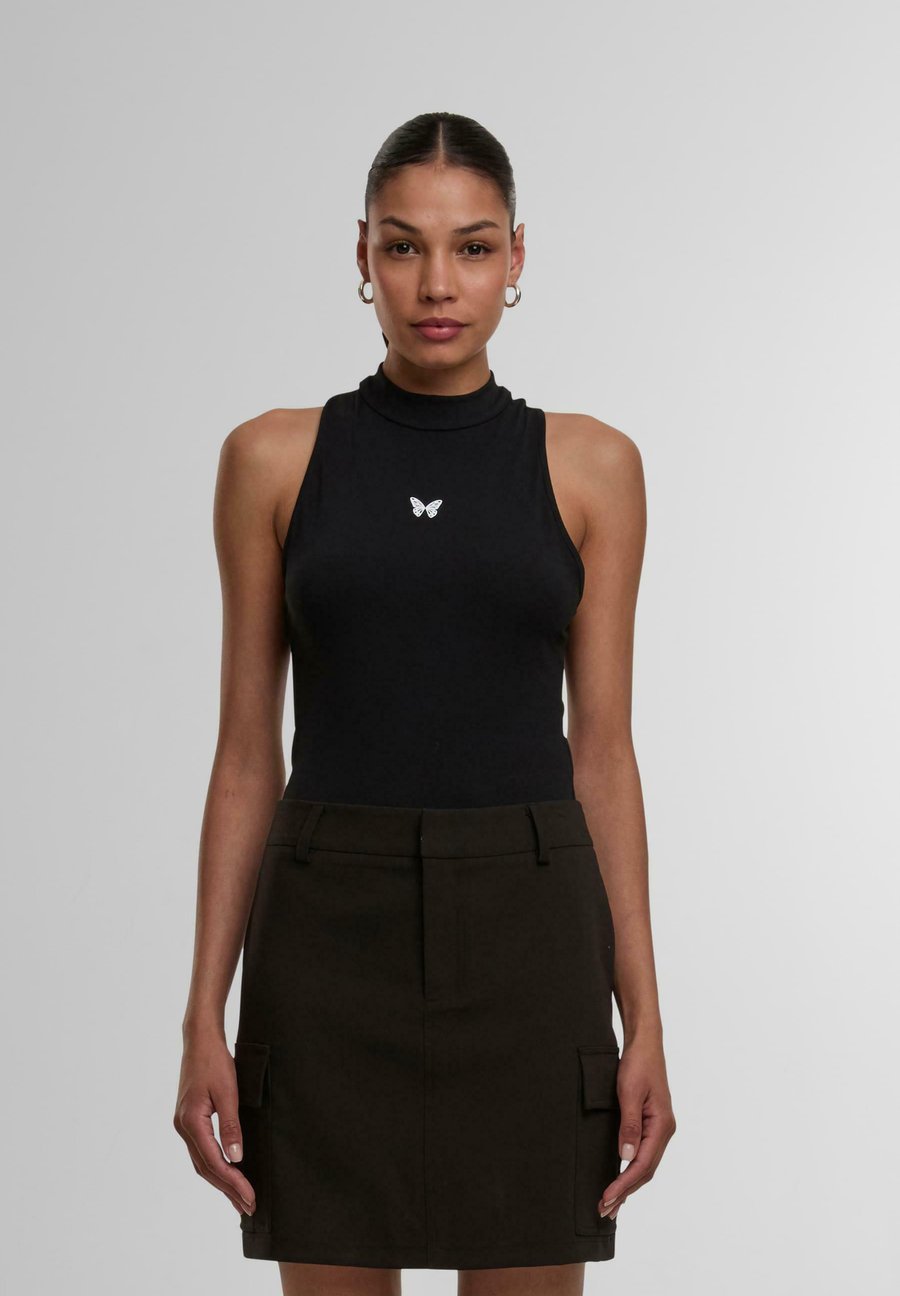 Топ Mister Tee FLY AWAY SLEEVELESS TURTLENECK, Black
Топ Mister Tee FLY AWAY SLEEVELESS TURTLENECK, Black
