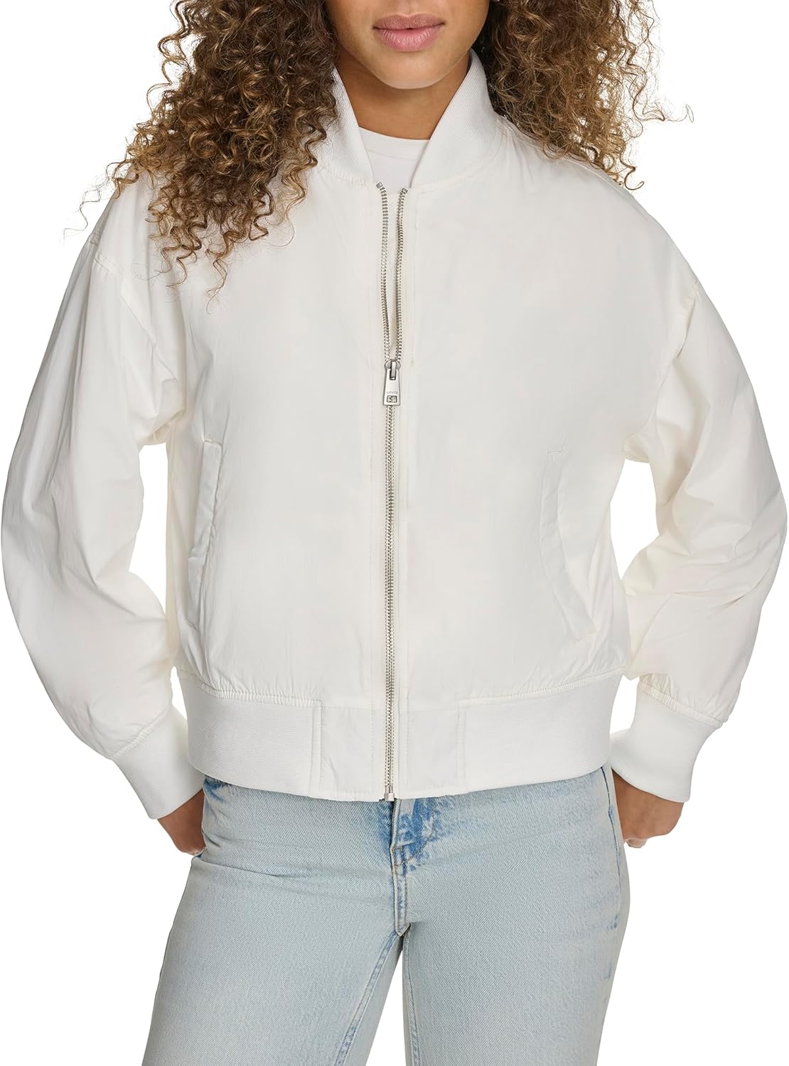 Женская куртка-бомбер Levi's из нейлона, белый
Женская куртка-бомбер Levi's из нейлона, белый