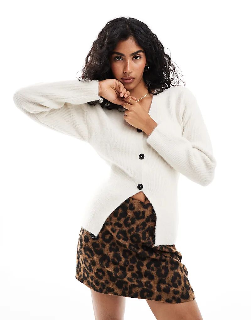 Структурированный кардиган с V-образным вырезом и разрезом кремового цвета ASOS DESIGN
Структурированный кардиган с V-образным вырезом и разрезом кремового цвета ASOS DESIGN