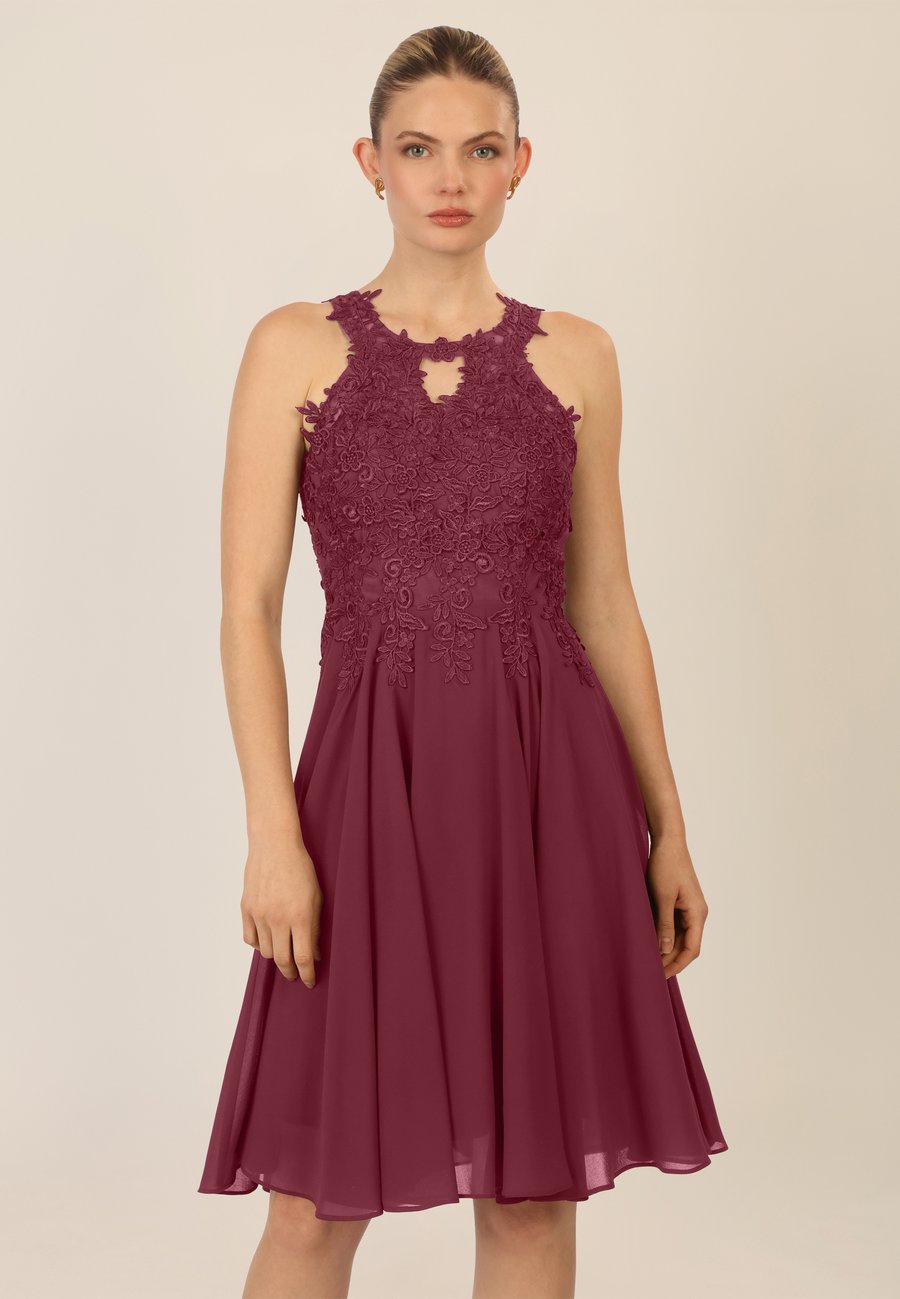 Платье Apart EMBROIDERED , Bordeauxrot/Bordeaux
Платье Apart EMBROIDERED , Bordeauxrot/Bordeaux