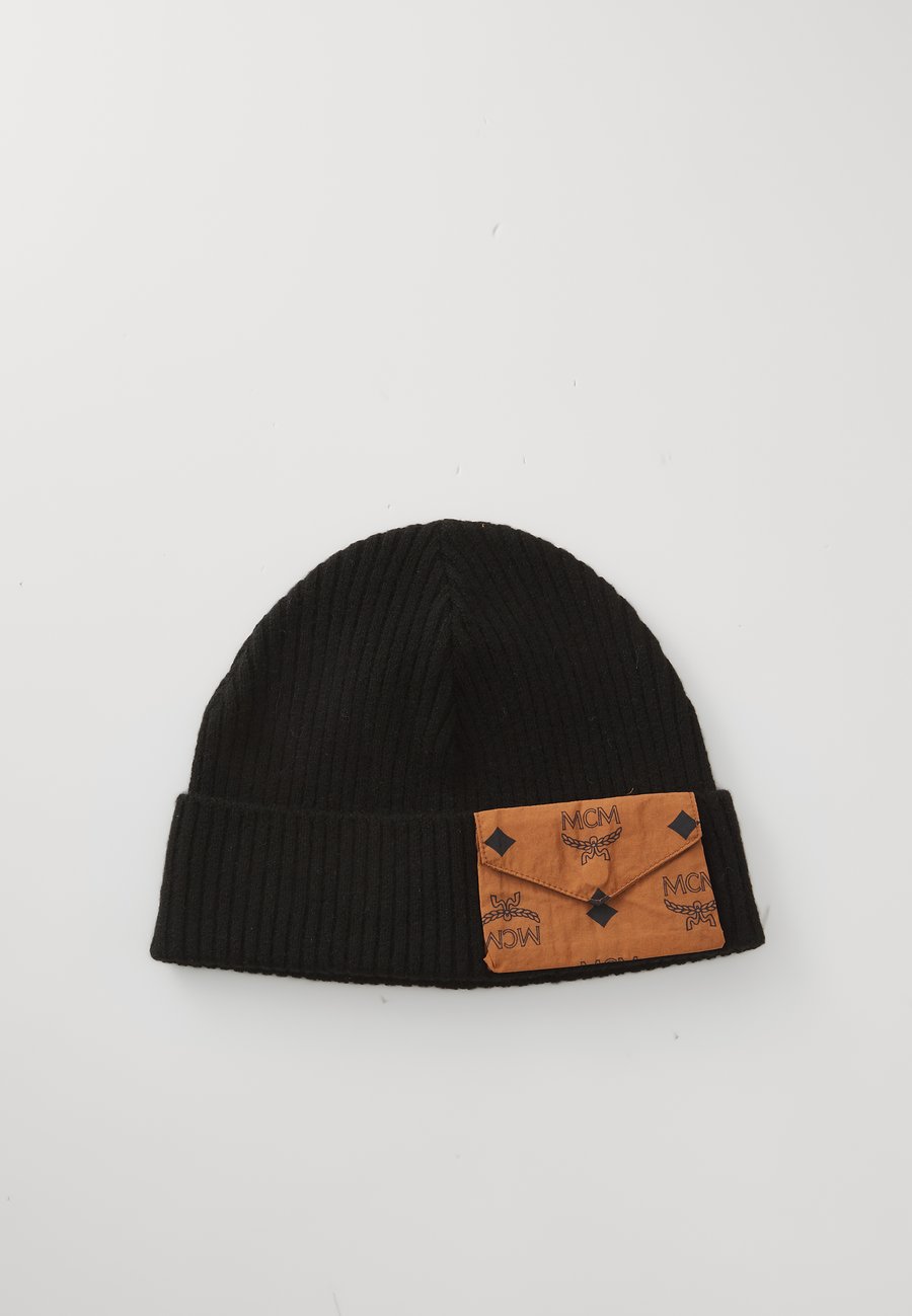 Шапка MCM BEANIE UNISEX, Black
Шапка MCM BEANIE UNISEX, Black