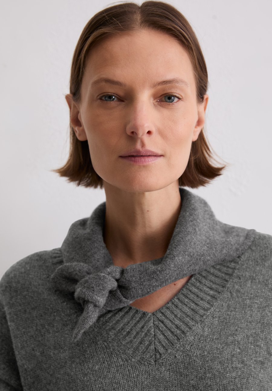 Шарф Marc O'Polo TRIANGEL, Rocky Grey Melange/Dark Grey
Шарф Marc O'Polo TRIANGEL, Rocky Grey Melange/Dark Grey