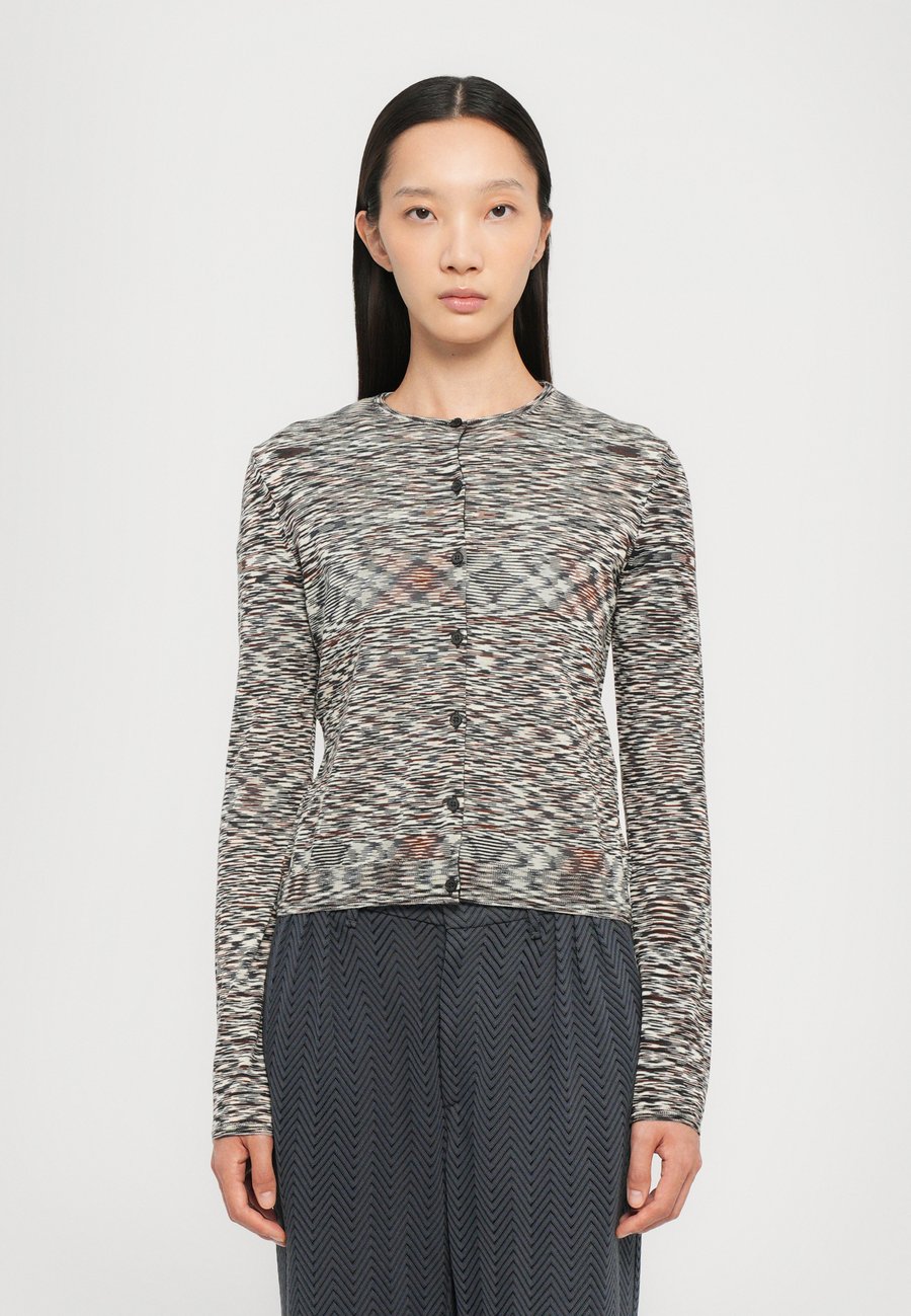 Кардиган Missoni BUTTONED , Multi-Coloured\N/Multi-Coloured
Кардиган Missoni BUTTONED , Multi-Coloured\N/Multi-Coloured