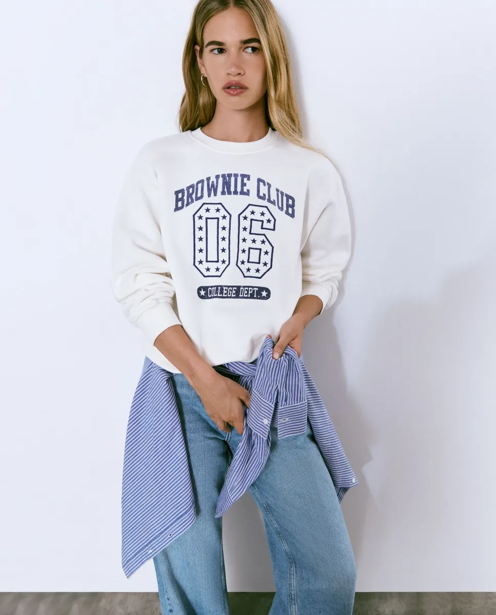 Женская толстовка с логотипом и номером Brownie, белый
Женская толстовка с логотипом и номером Brownie, белый