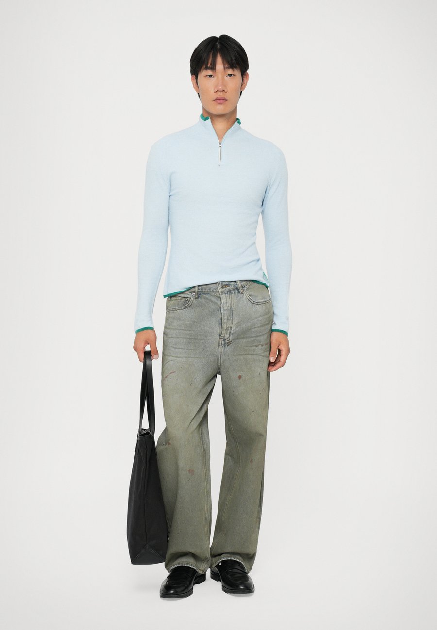 Джемпер Sunnei FITTED LONGSLEEVE UNISEX, Alice Blue/Light Blue
Джемпер Sunnei FITTED LONGSLEEVE UNISEX, Alice Blue/Light Blue