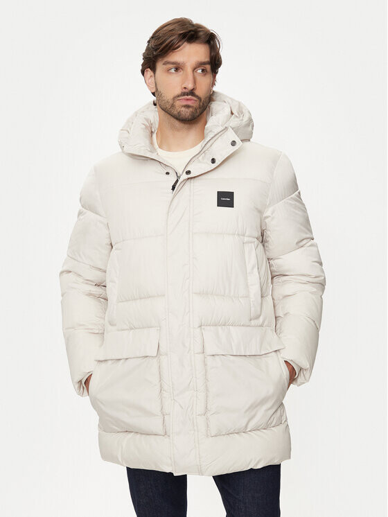 Пуховик стандартного кроя Calvin Klein, бежевый
Пуховик стандартного кроя Calvin Klein, бежевый