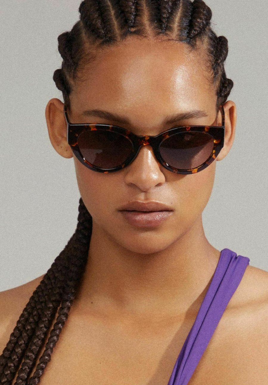 Солнцезащитные очки Pilgrim JUNA, Tortoise Brown/Brown
Солнцезащитные очки Pilgrim JUNA, Tortoise Brown/Brown