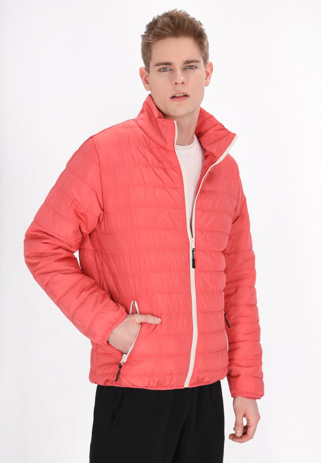 Зимняя куртка Mo, красный
Зимняя куртка Mo, красный