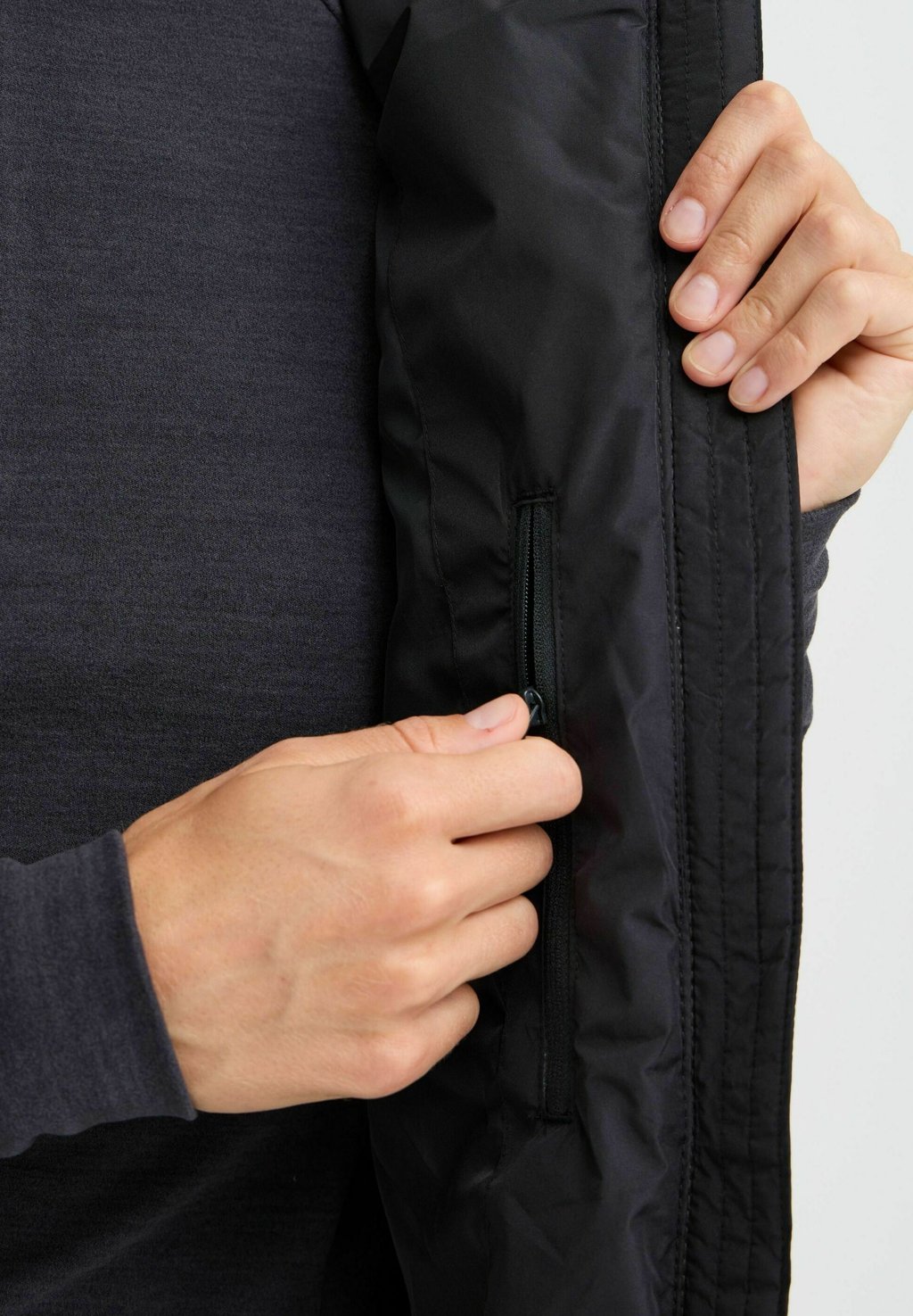 Жилет AMARA W North Bend, черный
Жилет AMARA W North Bend, черный