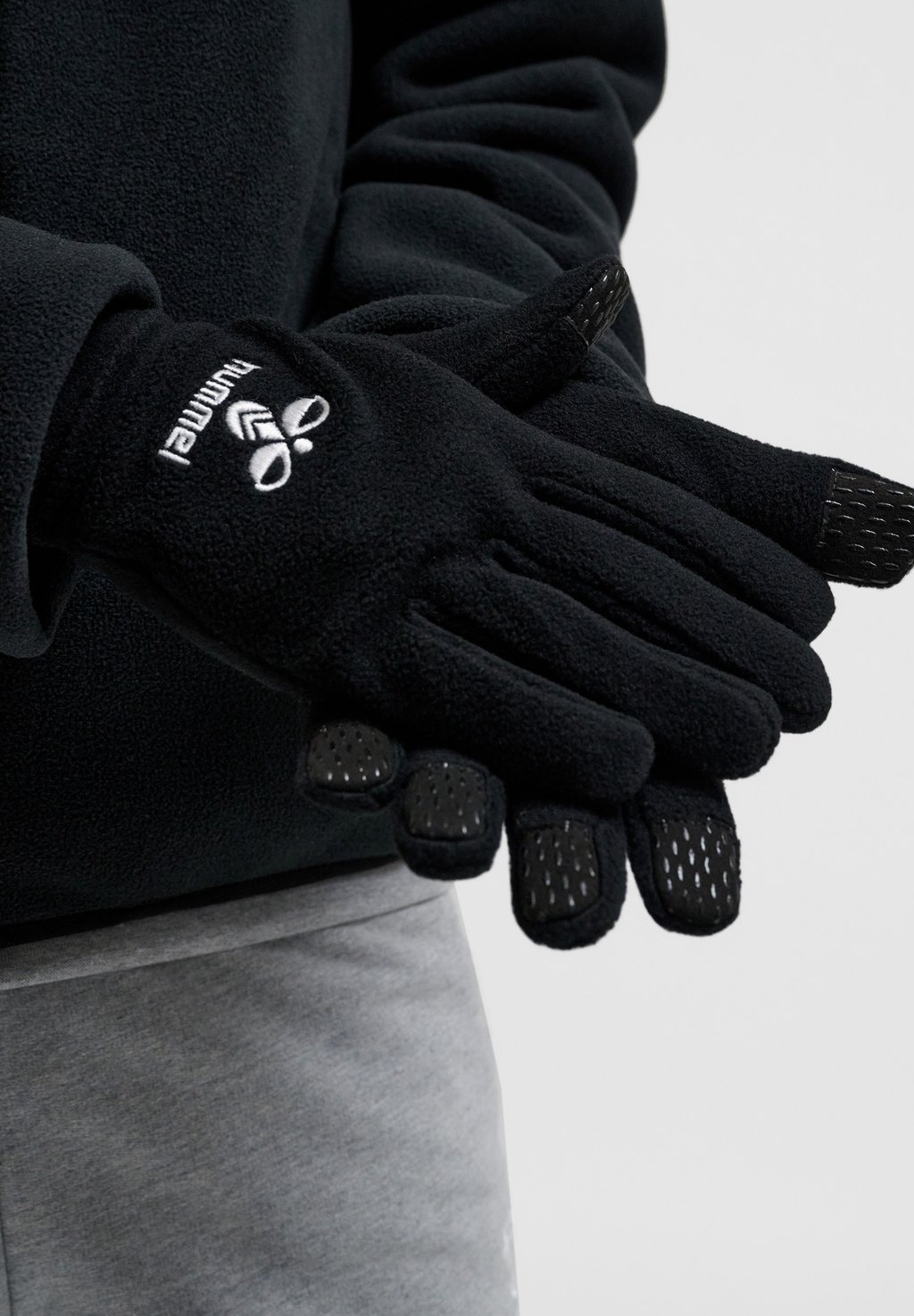 Перчатки Hummel, черный
Перчатки Hummel, черный