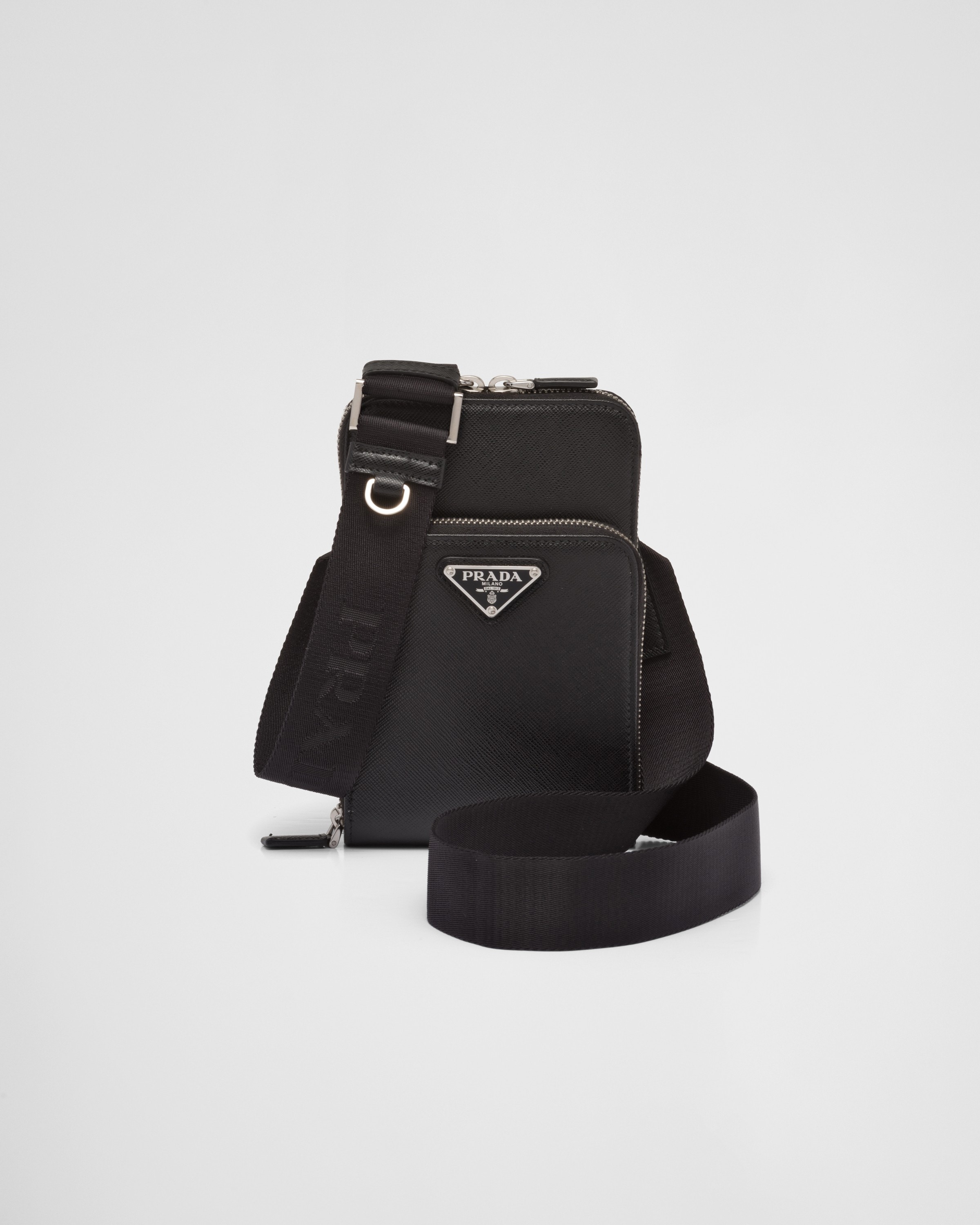 Чехол для смартфона из сафьяновой кожи Prada, черный
Чехол для смартфона из сафьяновой кожи Prada, черный