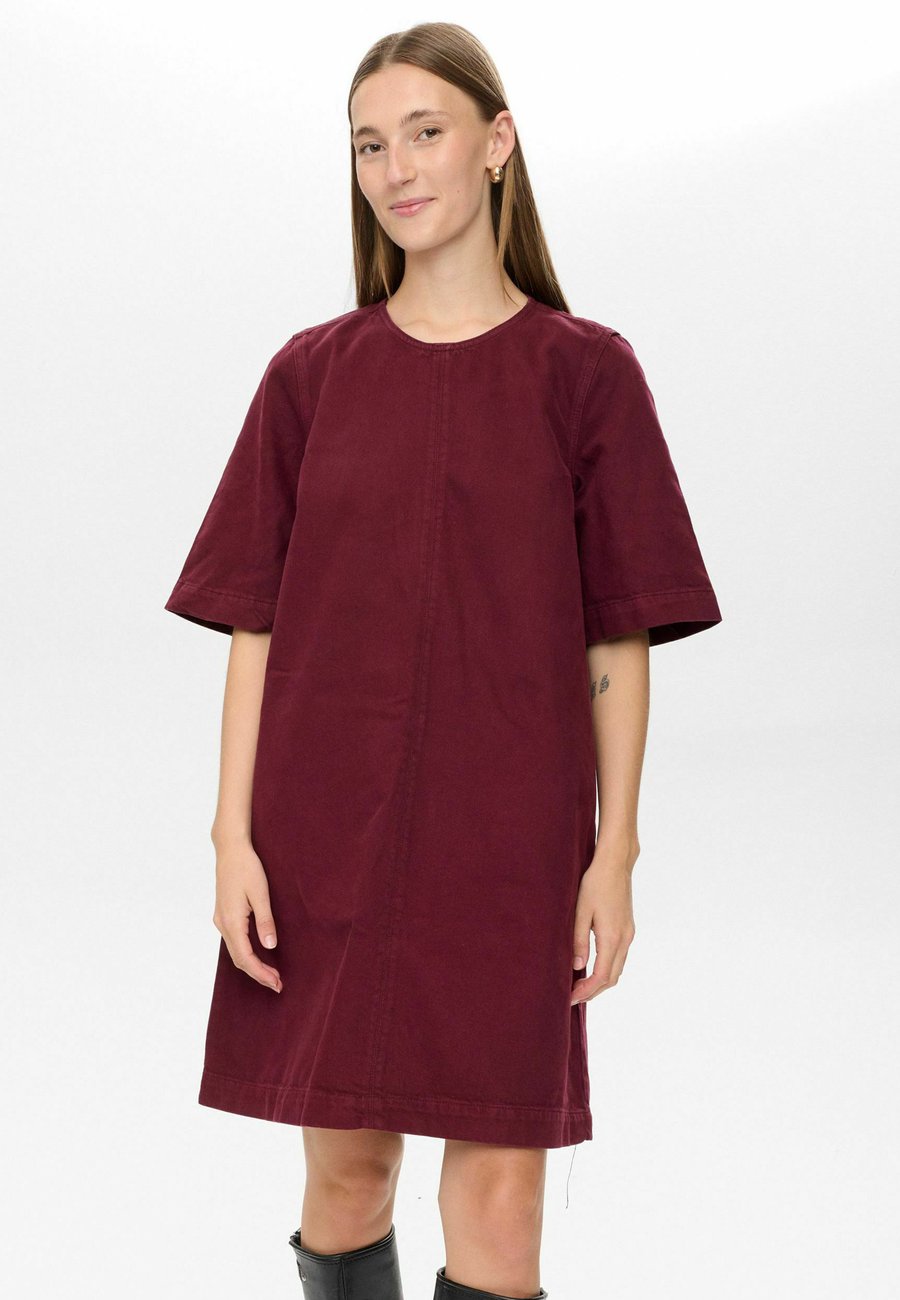 Платье Nümph Day dress, Winetasting/Red
Платье Nümph Day dress, Winetasting/Red