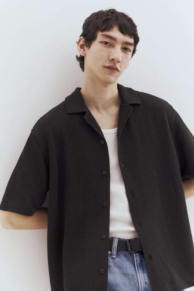 Рубашка свободного покроя в рубчик H&M, черный
Рубашка свободного покроя в рубчик H&M, черный