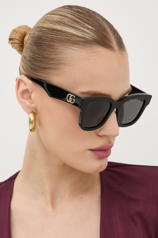 Солнцезащитные очки Gucci, черный
Солнцезащитные очки Gucci, черный