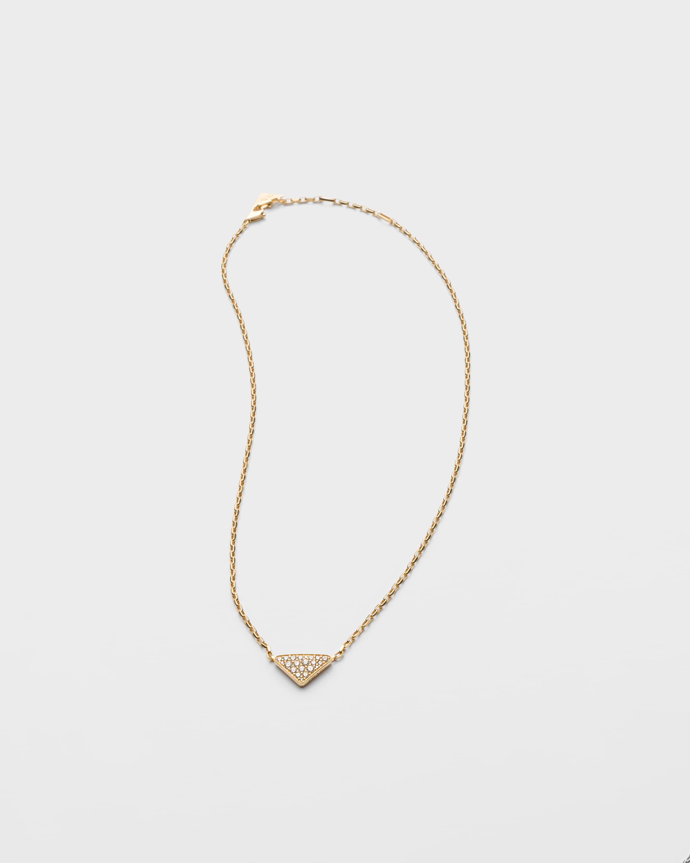 Мини-кулон-треугольник Eternal Gold Eternal из желтого золота с бриллиантами Prada, золото/белый
Мини-кулон-треугольник Eternal Gold Eternal из желтого золота с бриллиантами Prada, золото/белый