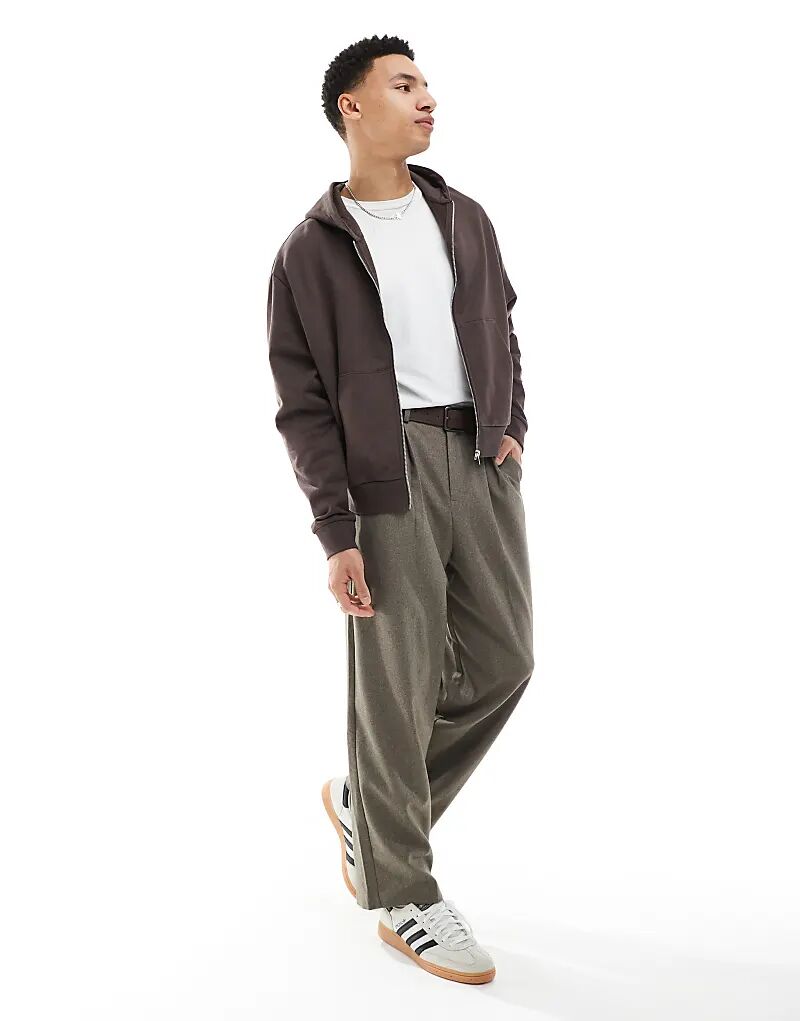 Толстовка свободного кроя на молнии от ASOS DESIGN коричневого цвета
Толстовка свободного кроя на молнии от ASOS DESIGN коричневого цвета