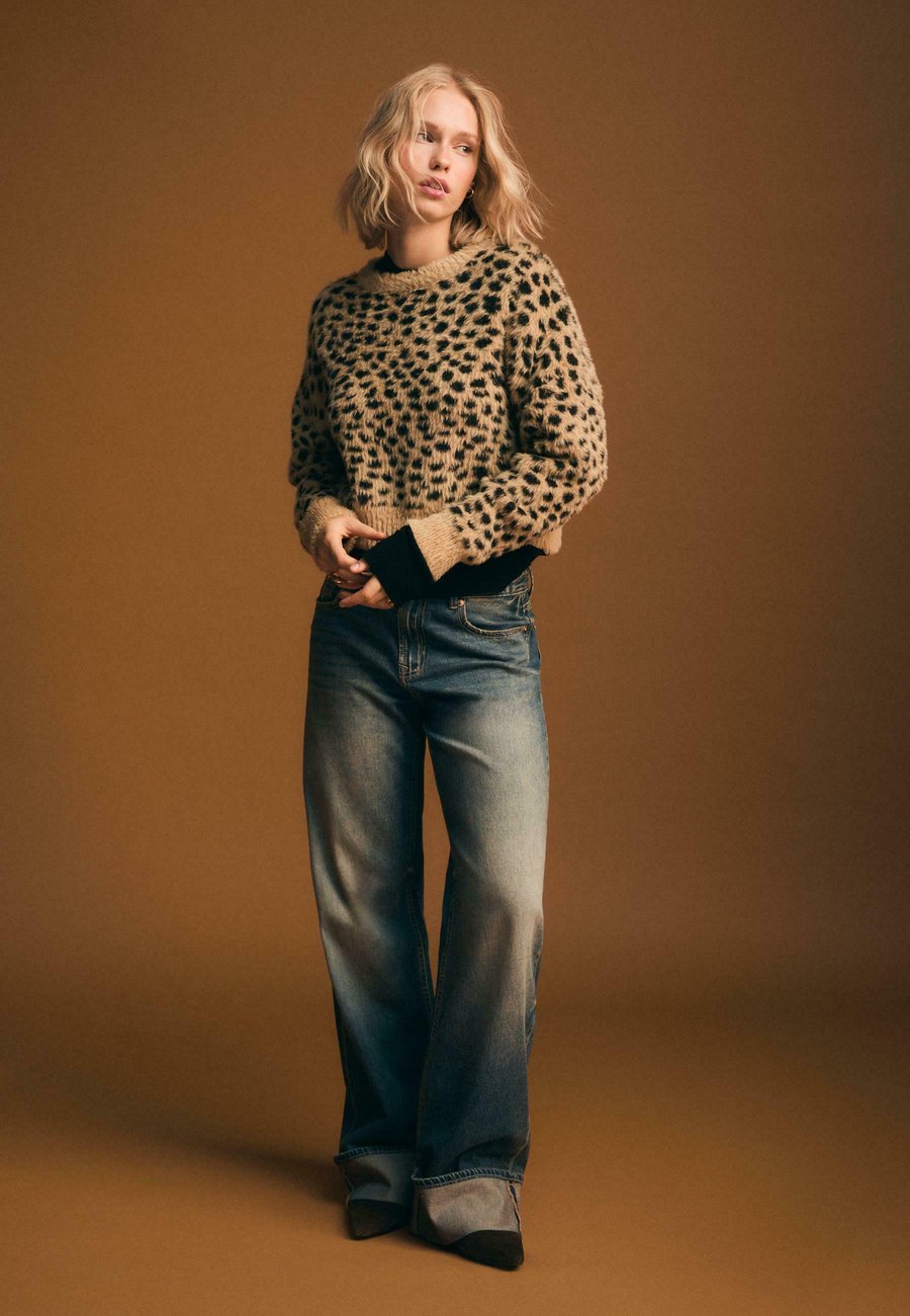 Джемпер Stradivarius SWEATER , Mottled Brown
Джемпер Stradivarius SWEATER , Mottled Brown