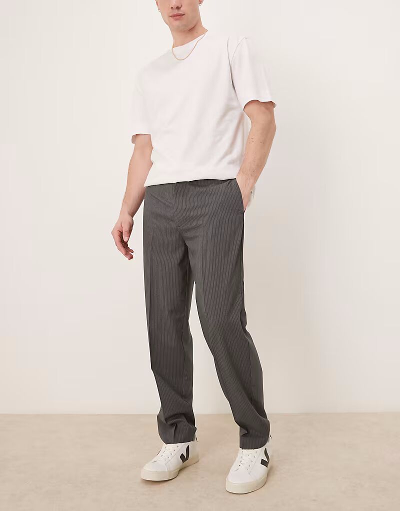 Элегантные зауженные брюки свободного кроя ASOS DESIGN в полоску угольного цвета 
Элегантные зауженные брюки свободного кроя ASOS DESIGN в полоску угольного цвета