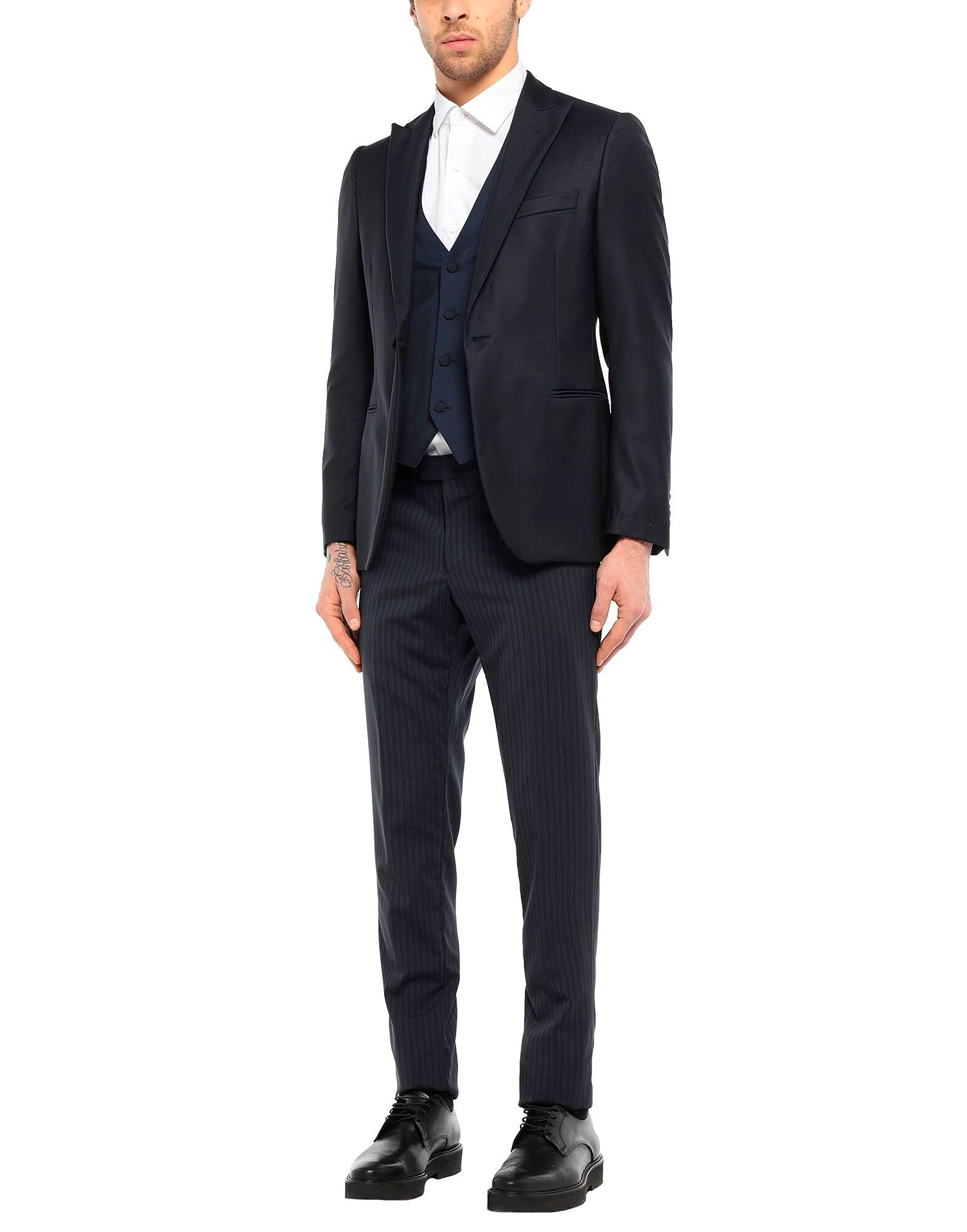 Костюм Lardini, полуночно-синий
Костюм Lardini, полуночно-синий