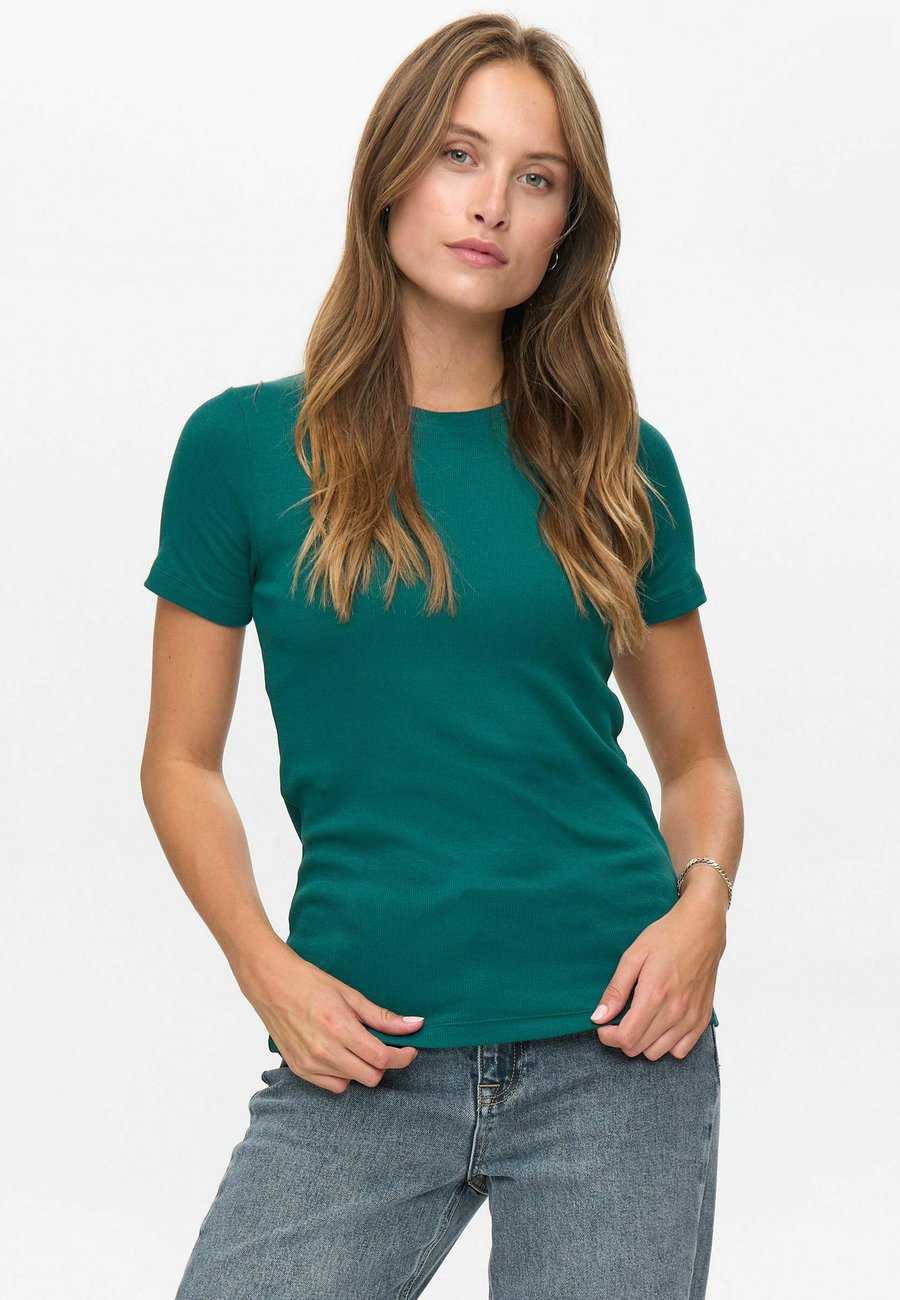 Футболка Nümph RILEY TEE, Rain Forest/Green
Футболка Nümph RILEY TEE, Rain Forest/Green