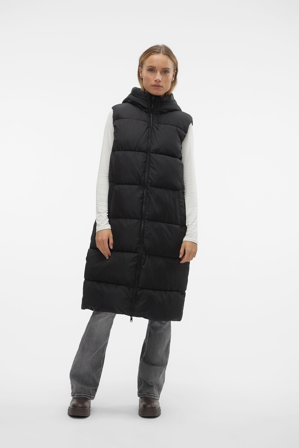 Утепленный удлиненный жилет без рукавов с капюшоном Vero Moda, черный 
Утепленный удлиненный жилет без рукавов с капюшоном Vero Moda, черный