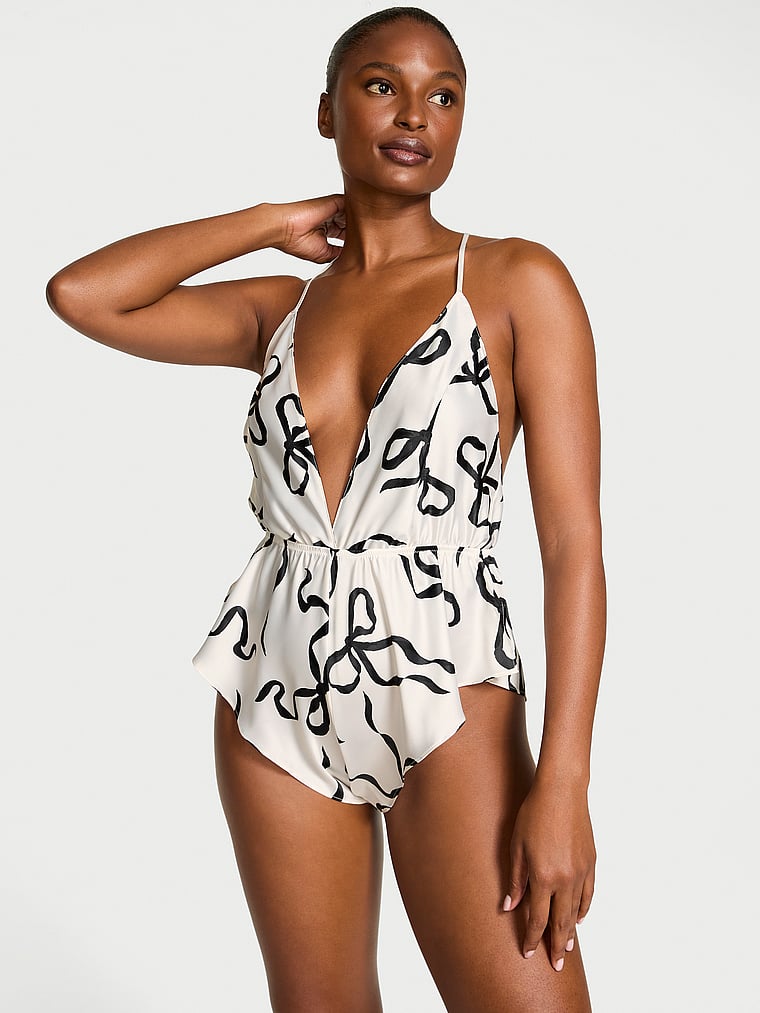 Атласный комбинезон-крылышки Victoria'S Secret, black bows
Атласный комбинезон-крылышки Victoria'S Secret, black bows