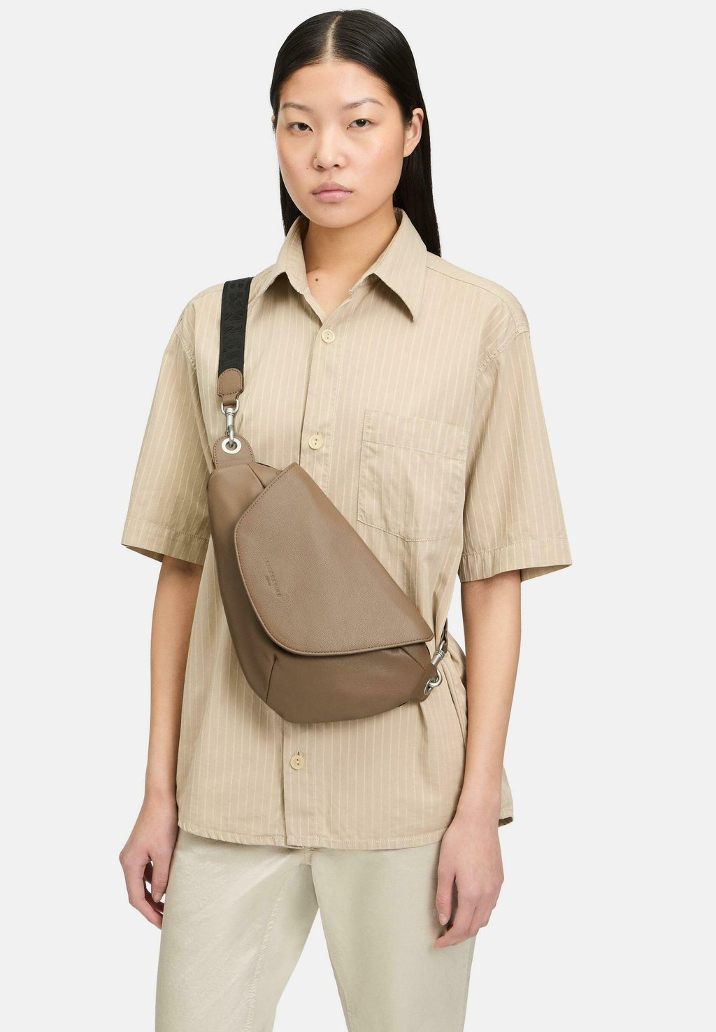 Сумка через плечо Across body bag Liebeskind Berlin, бежевый
Сумка через плечо Across body bag Liebeskind Berlin, бежевый