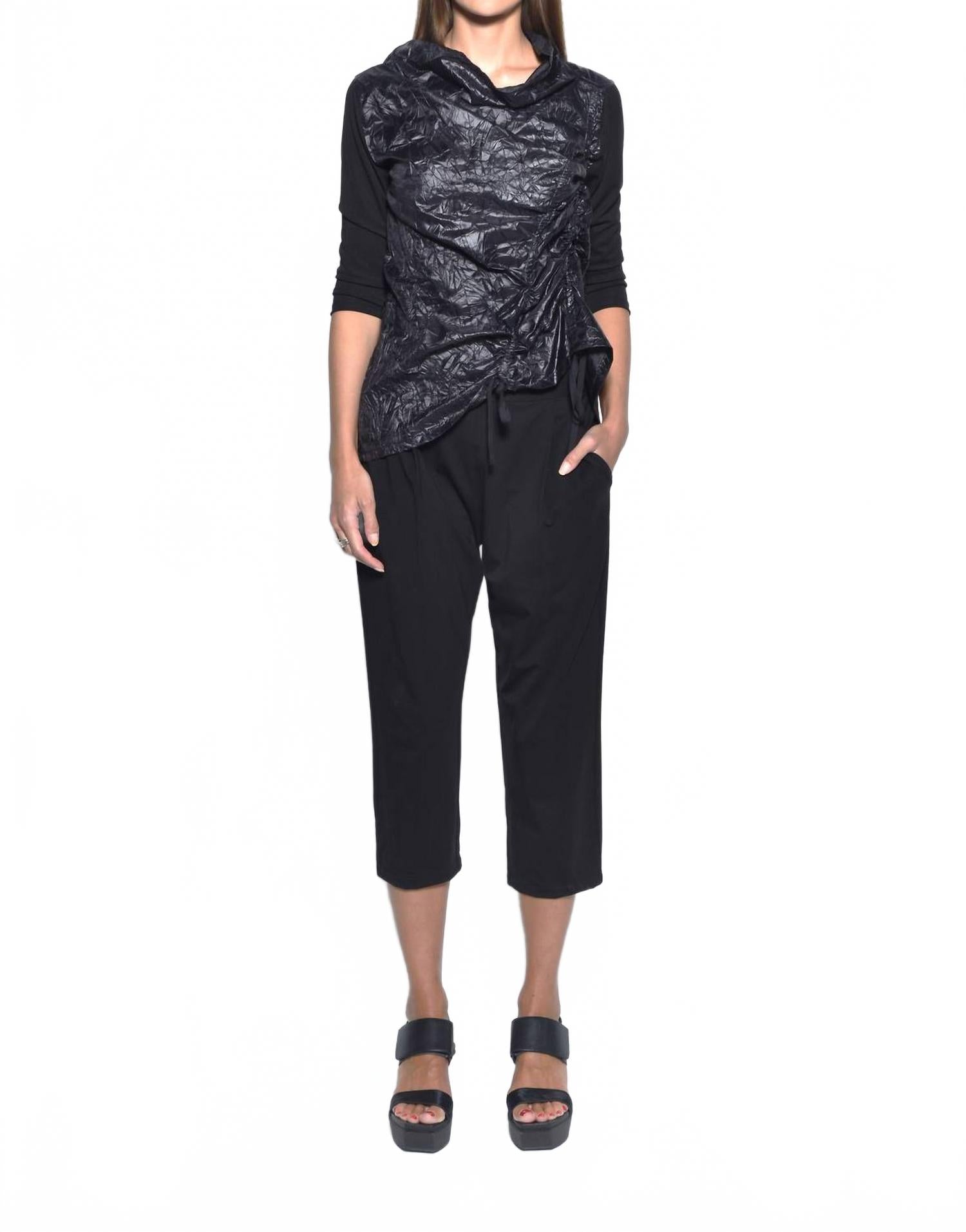 Женский топ Chloe черного цвета Simply Mila 
Женский топ Chloe черного цвета Simply Mila