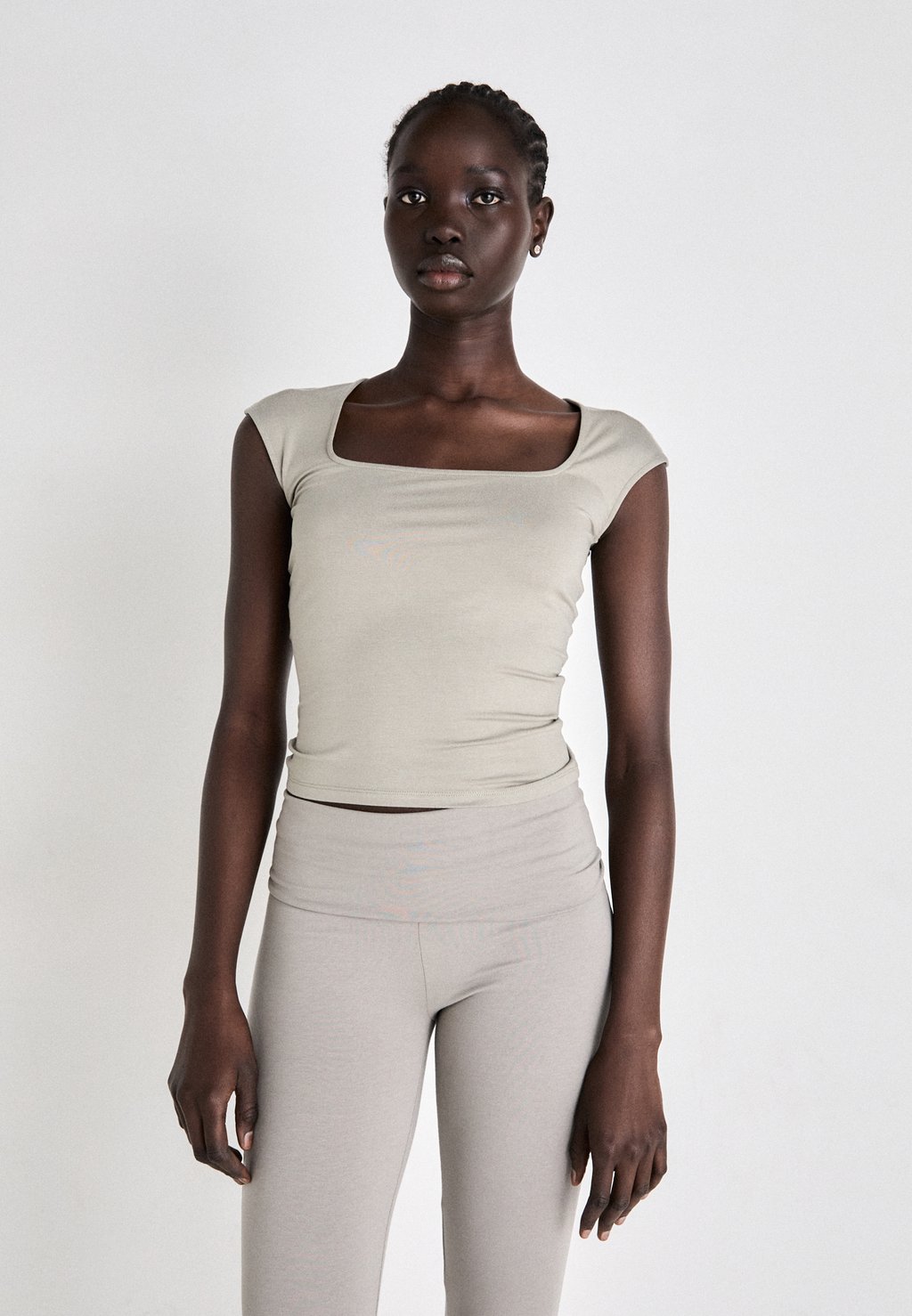 Футболка с принтом SOFT TOUCH Gina Tricot, серый
Футболка с принтом SOFT TOUCH Gina Tricot, серый