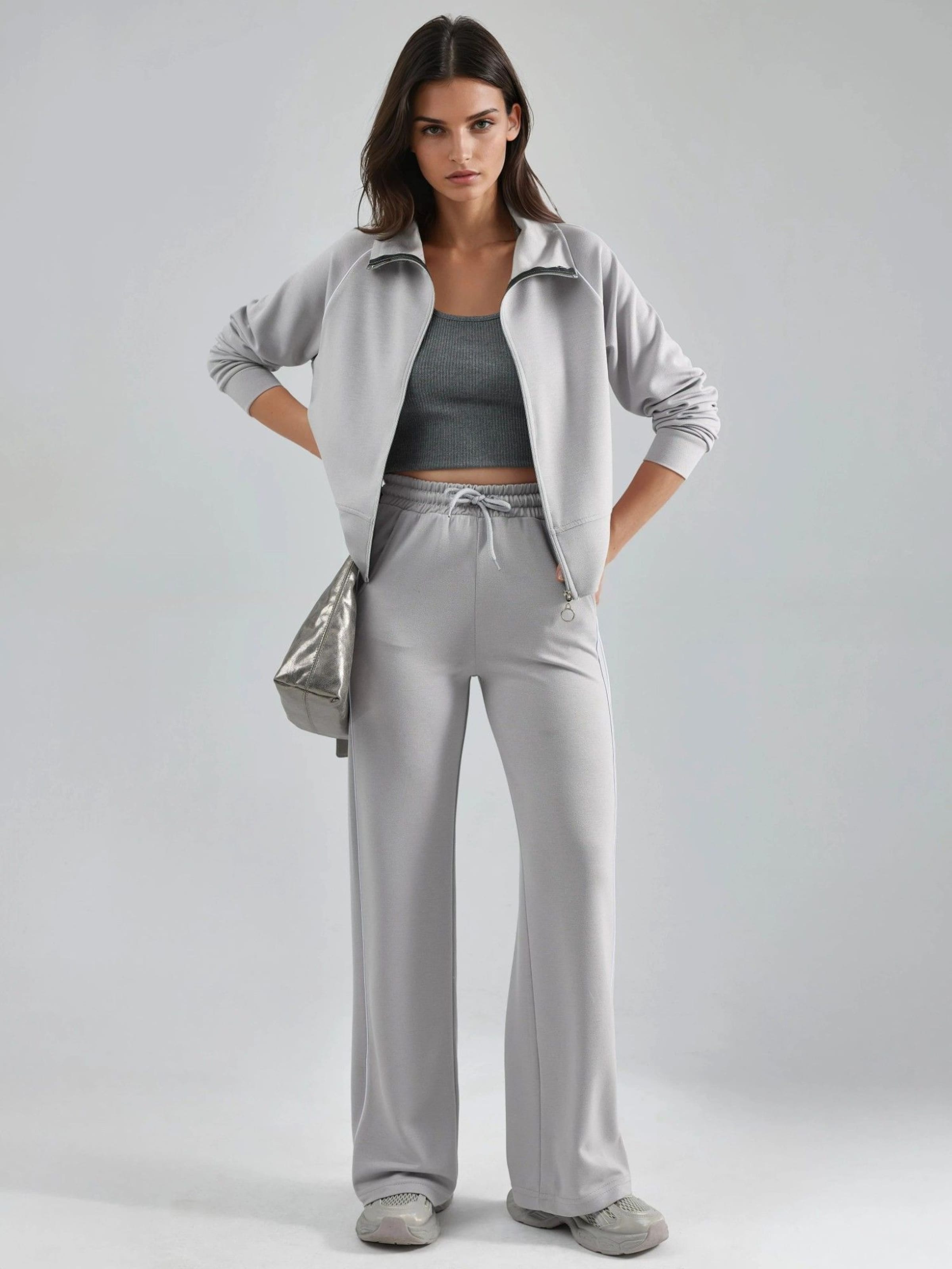 Hiccup Спортивный костюм в светло-сером цвете
Hiccup Спортивный костюм в светло-сером цвете