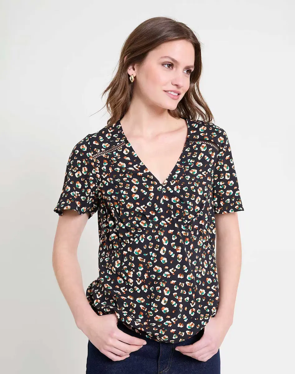 Женская блуза из струящейся ткани и V-образным вырезом Naf Naf, чёрный
Женская блуза из струящейся ткани и V-образным вырезом Naf Naf, чёрный