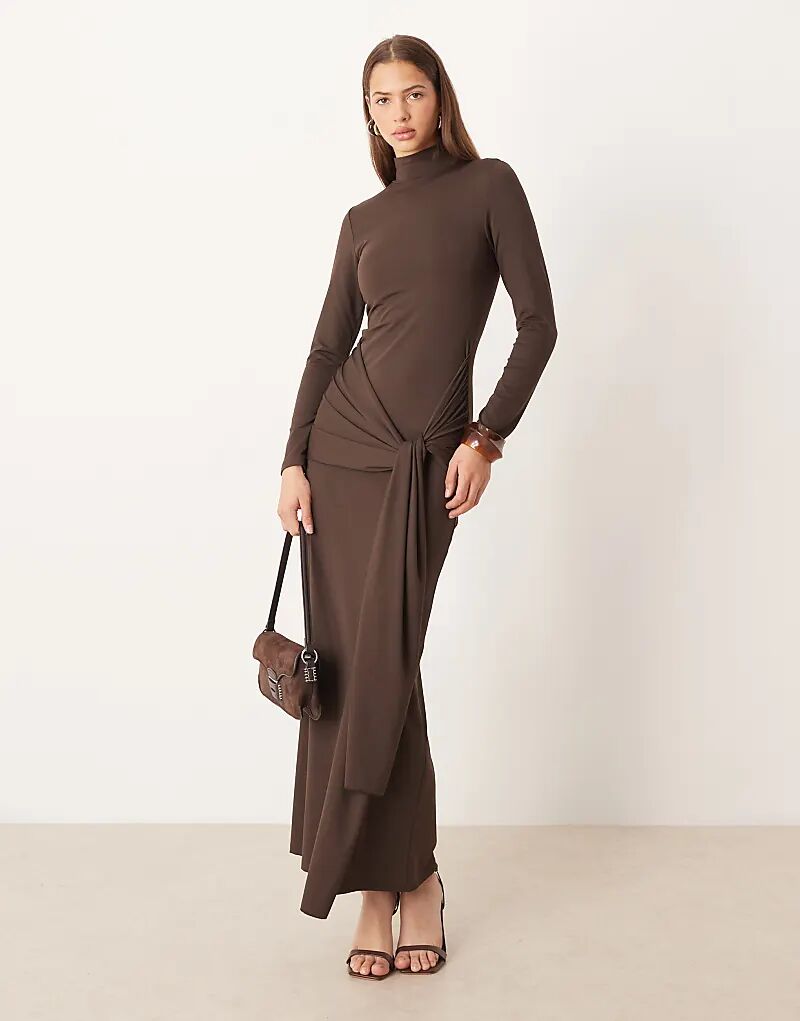 Платье макси Gina Tricot с мягким узлом спереди, длинными рукавами и глубоким вырезом на спине, темно-коричневого цвета
Платье макси Gina Tricot с мягким узлом спереди, длинными рукавами и глубоким вырезом на спине, темно-коричневого цвета