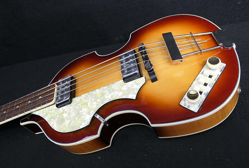Басс гитара Hofner HCT-500/1L-SB Left Handed Custom Conversion Contemporary Beatle Bass Tea Cups, LaBella Flats & Cream Switches.
Басс гитара Hofner HCT-500/1L-SB Left Handed Custom Conversion Contemporary Beatle Bass Tea Cups, LaBella Flats & Cream Switches.