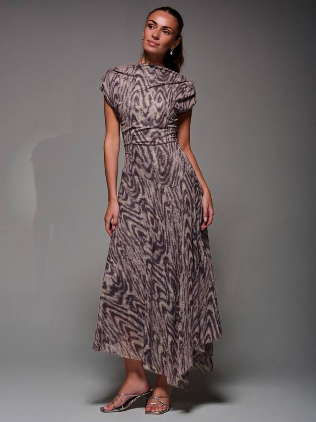 Асимметрильное платье миди с драпированным вырезом Jolie Moi, Purple Abstract
Асимметрильное платье миди с драпированным вырезом Jolie Moi, Purple Abstract