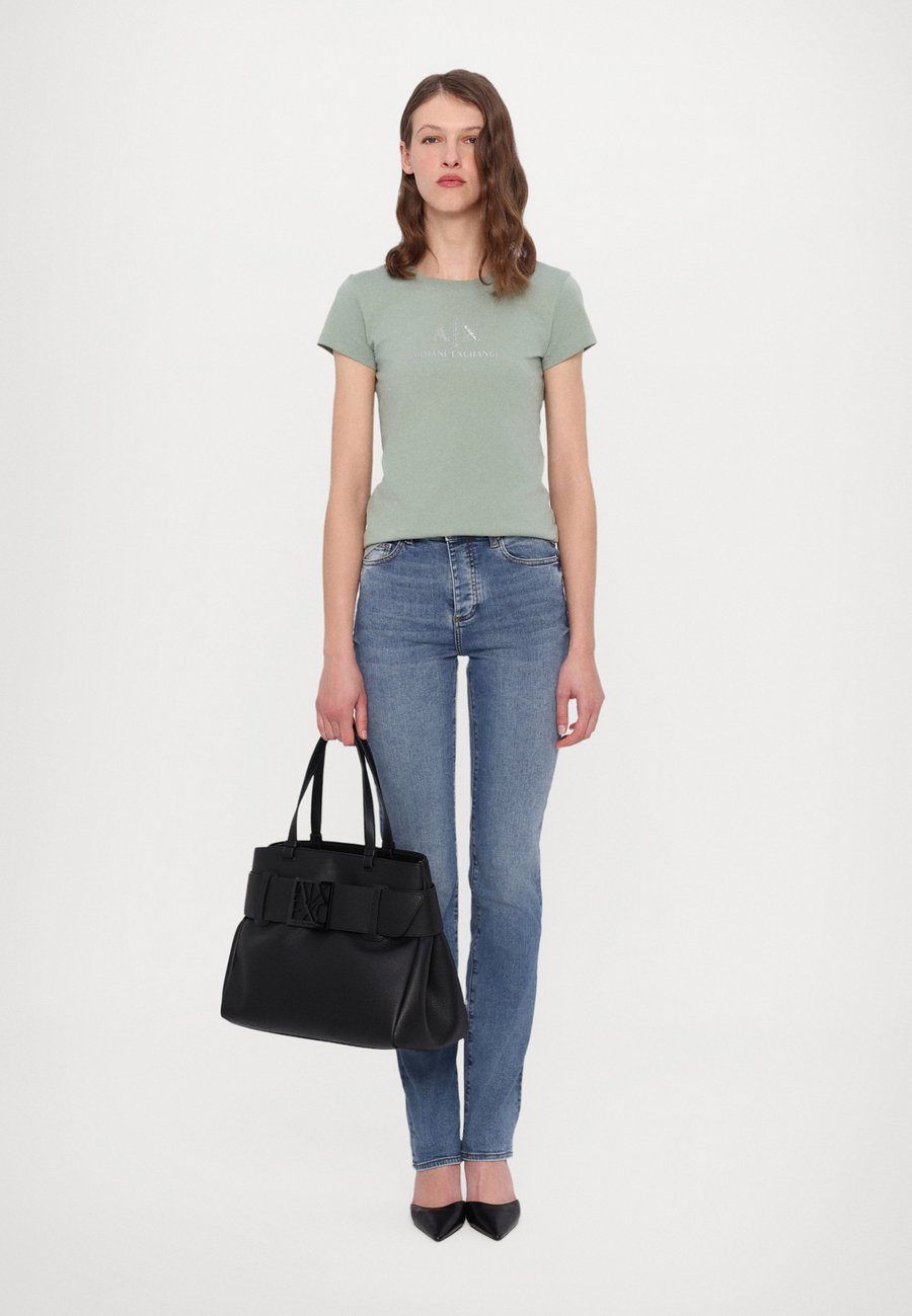 Сумка-шоппер Armani Exchange MEDIUM SHOPPING BAG, Black
Сумка-шоппер Armani Exchange MEDIUM SHOPPING BAG, Black