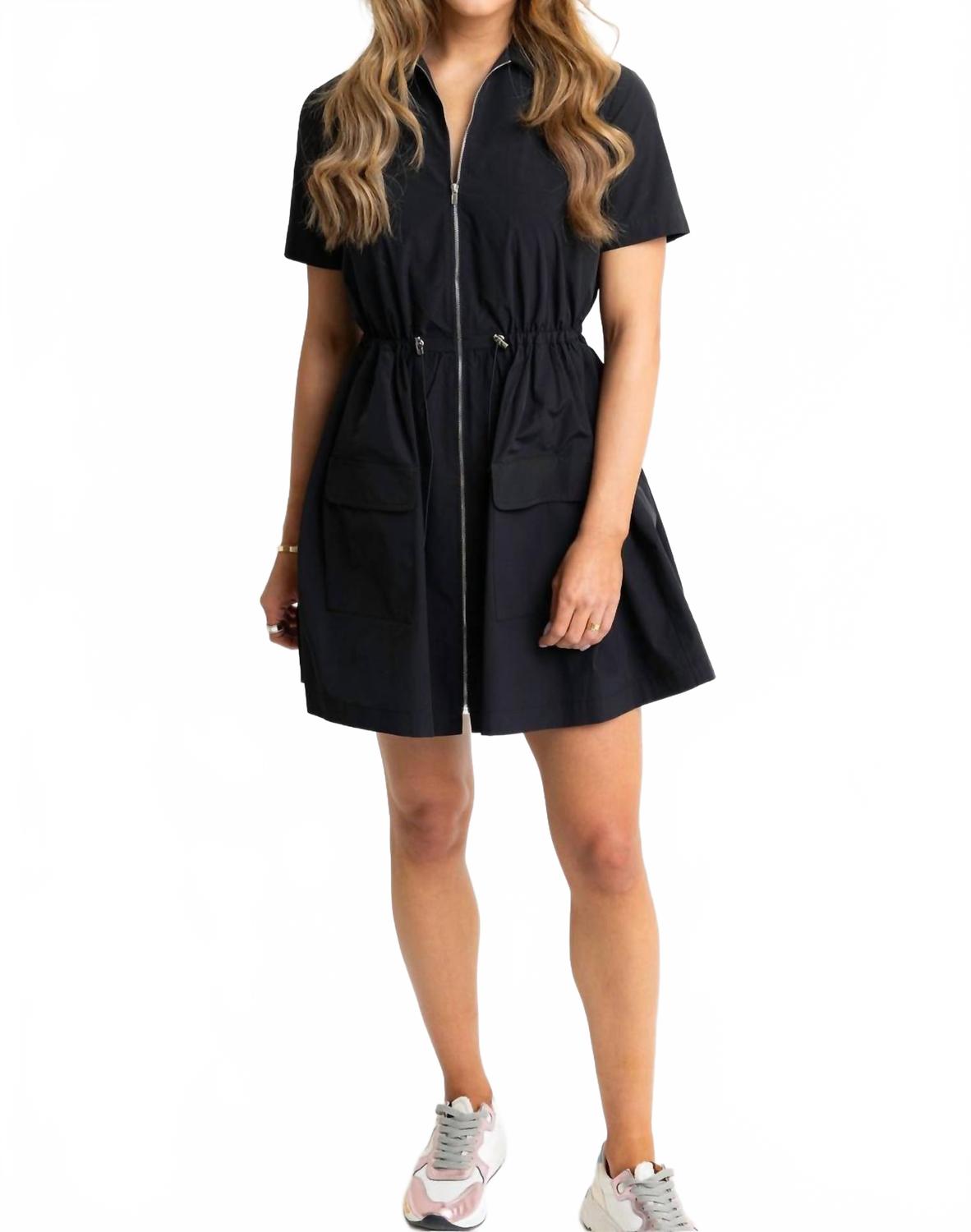 Черное платье с карманами и затягивающимся поясом Karlie
Черное платье с карманами и затягивающимся поясом Karlie