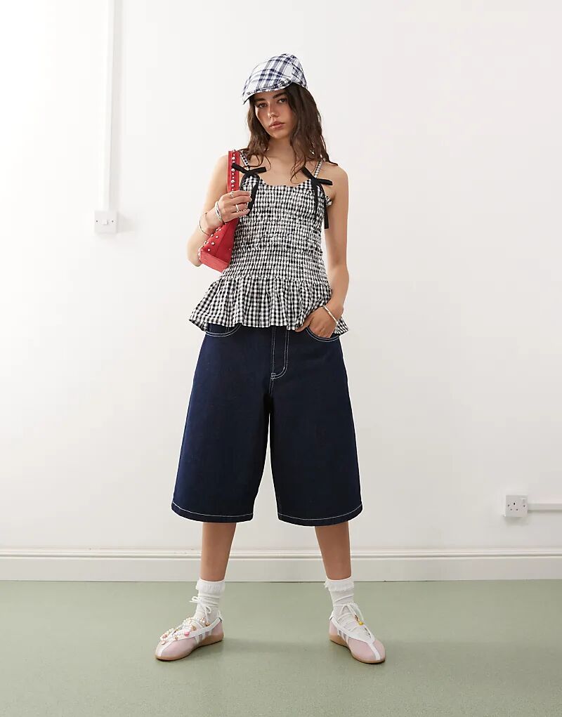 Джинсовые шорты COLLUSION с контрастной строчкой, в стирке
Джинсовые шорты COLLUSION с контрастной строчкой, в стирке