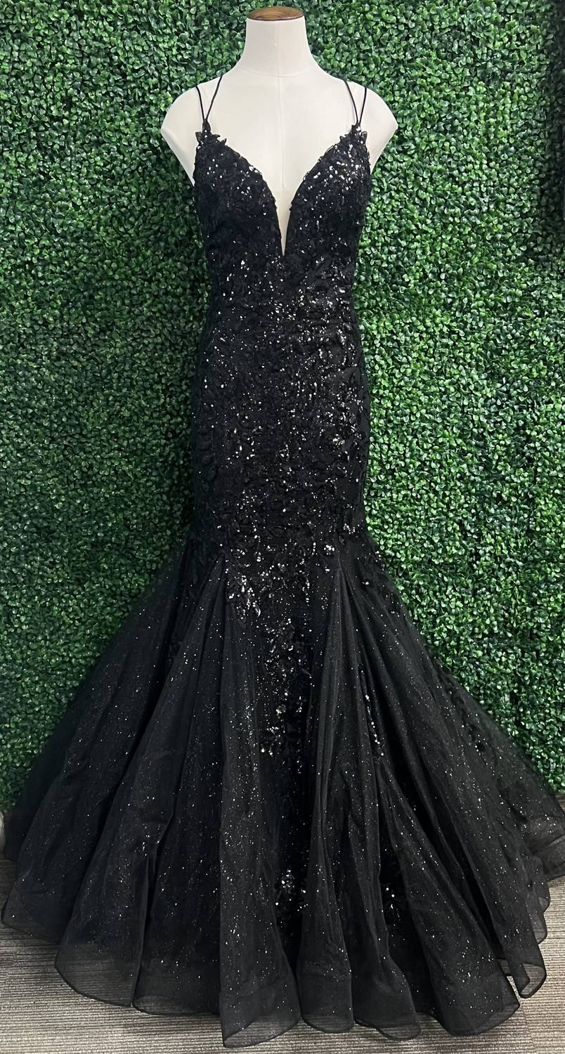 Платье для выпускного в черном цвете AMARRA
Платье для выпускного в черном цвете AMARRA