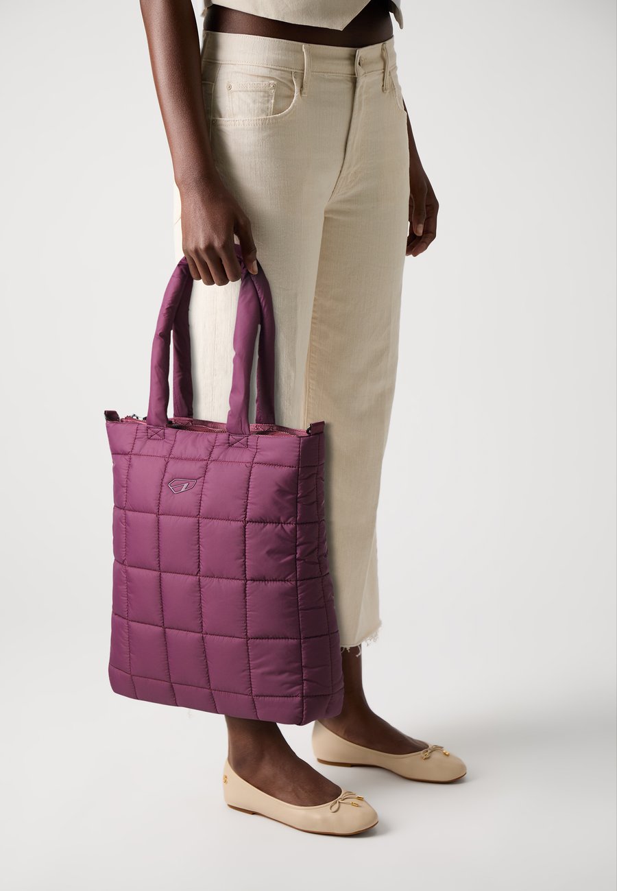 Сумка-шоппер ARKK Copenhagen PADDED LOGO SHOPPER, Amarone/Dark Red
Сумка-шоппер ARKK Copenhagen PADDED LOGO SHOPPER, Amarone/Dark Red