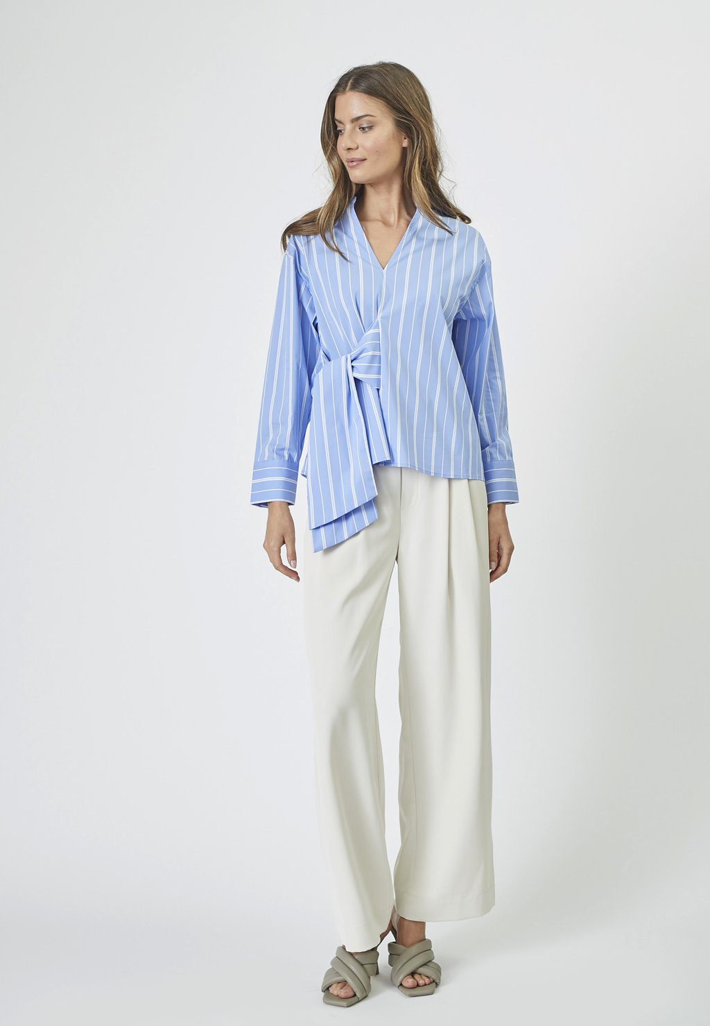 Блуза SHIRACC STRIPE BOW V-BLOUSE Co'couture, синий
Блуза SHIRACC STRIPE BOW V-BLOUSE Co'couture, синий