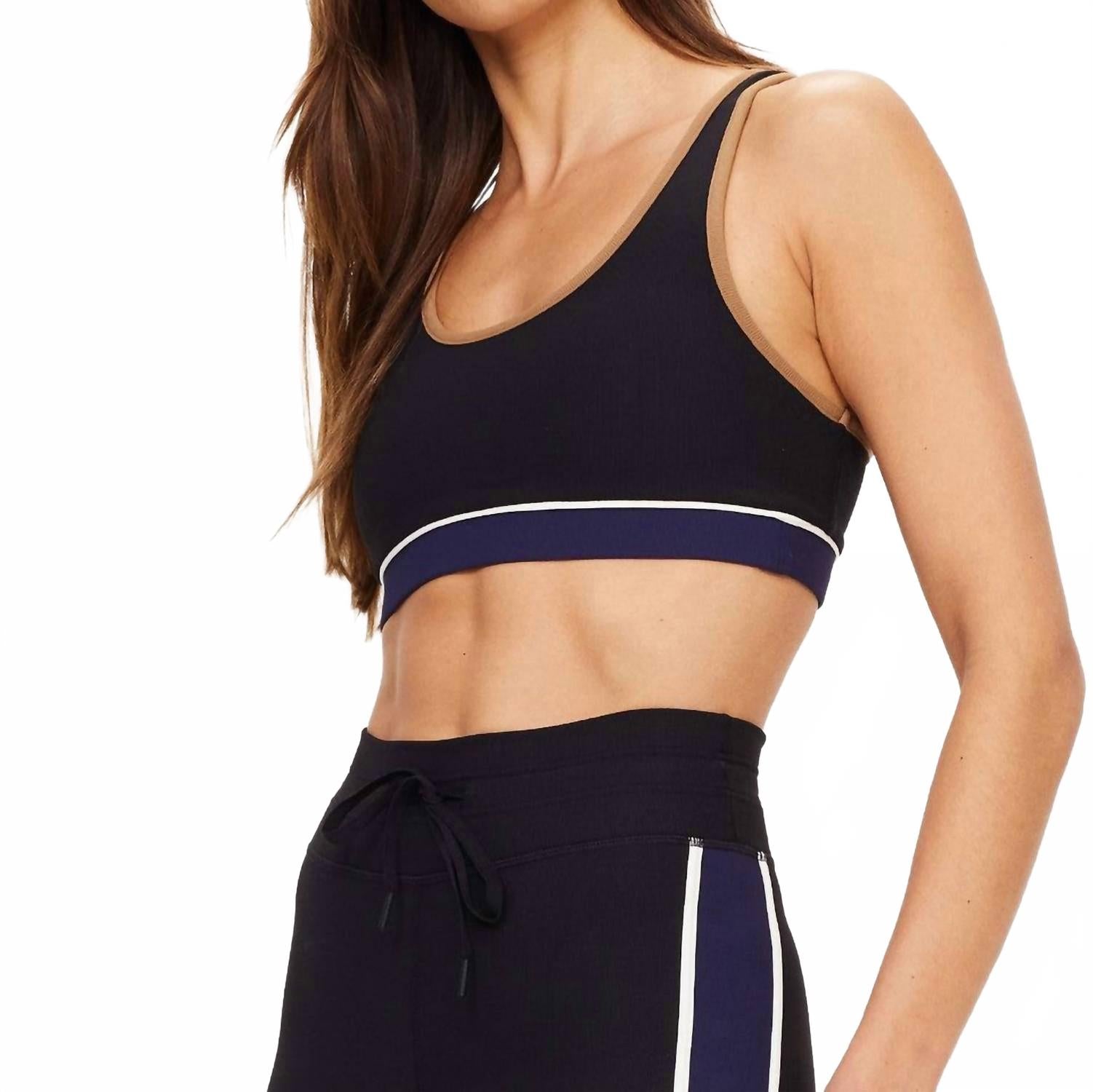 Револьвер Джейд бюстгальтер-бюстье в черном цвете THE UPSIDE
Револьвер Джейд бюстгальтер-бюстье в черном цвете THE UPSIDE