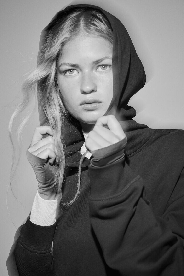 Толстовка оверсайз H&M, коричневый
Толстовка оверсайз H&M, коричневый