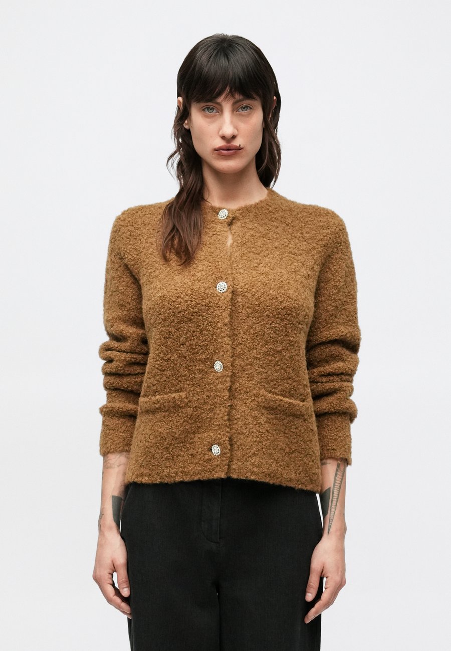 Кардиган DESIGNERS REMIX BRIELLE JACKET, Hazelnut/Ochre
Кардиган DESIGNERS REMIX BRIELLE JACKET, Hazelnut/Ochre