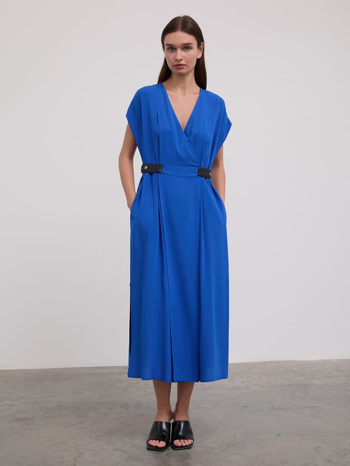 Длинное платье BGN, синий
Длинное платье BGN, синий