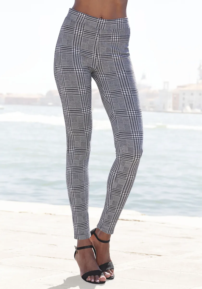 Леггинсы LASCANA классического клетчатого дизайна, черно-белый
Леггинсы LASCANA классического клетчатого дизайна, черно-белый