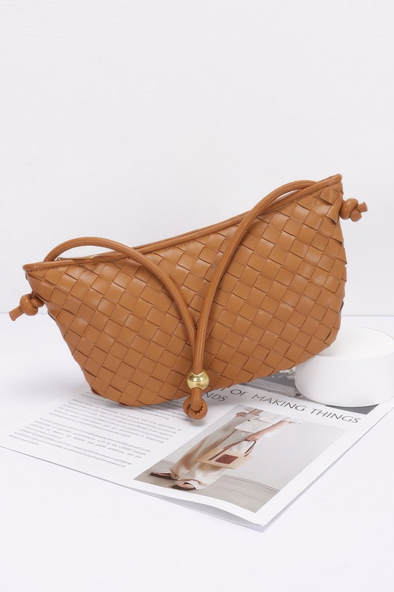 Искусственная кожаная сумка с плетеным ремнем на запястье и плече FASHNZFAB, коричневый
Искусственная кожаная сумка с плетеным ремнем на запястье и плече FASHNZFAB, коричневый