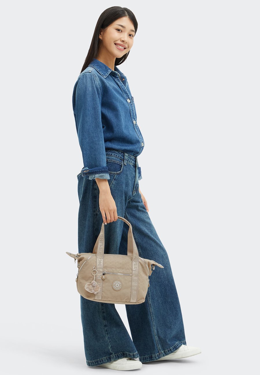 Сумка Kipling Handbag, Glorious Beige/Silver/Beige
Сумка Kipling Handbag, Glorious Beige/Silver/Beige