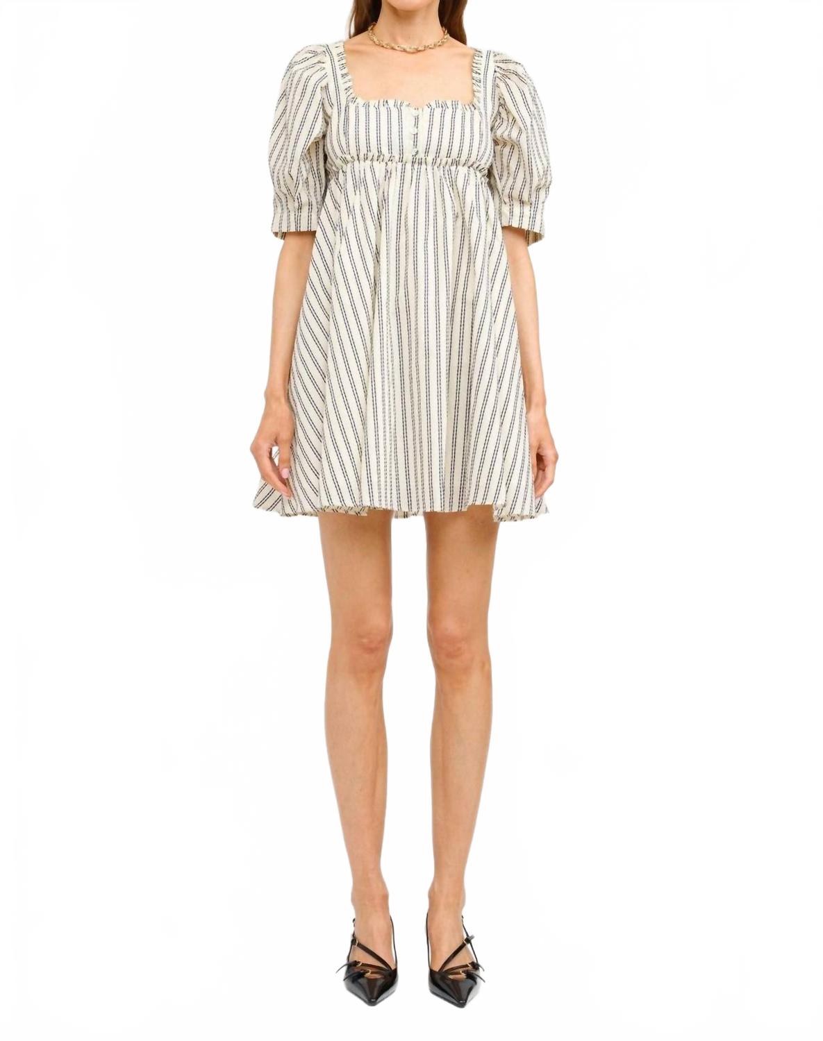 Бобби Мини-платье в полоску цвета айвори Sofie the Label, слоновая кость
Бобби Мини-платье в полоску цвета айвори Sofie the Label, слоновая кость